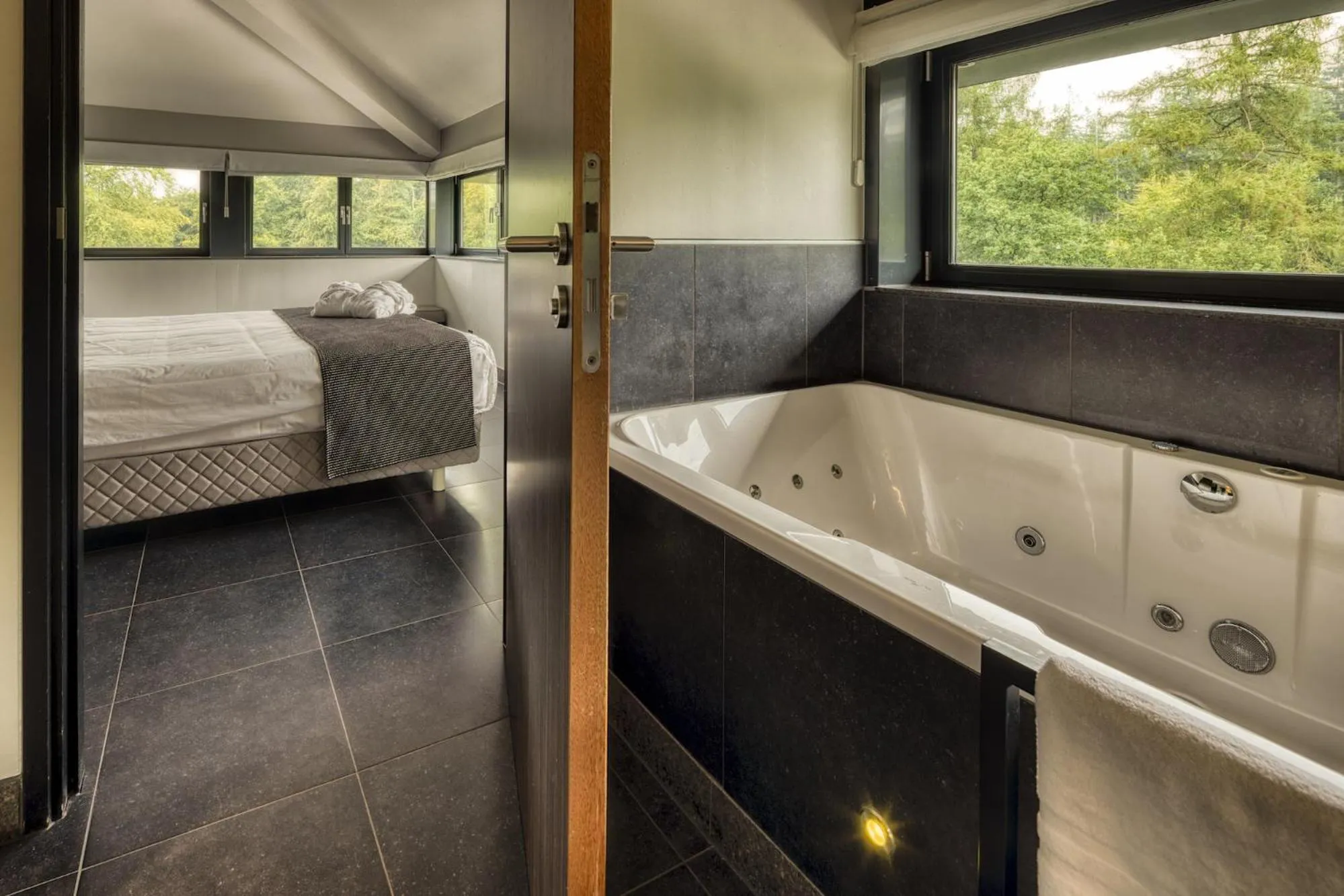 Bed in Hotel Gastronomique de Echoput