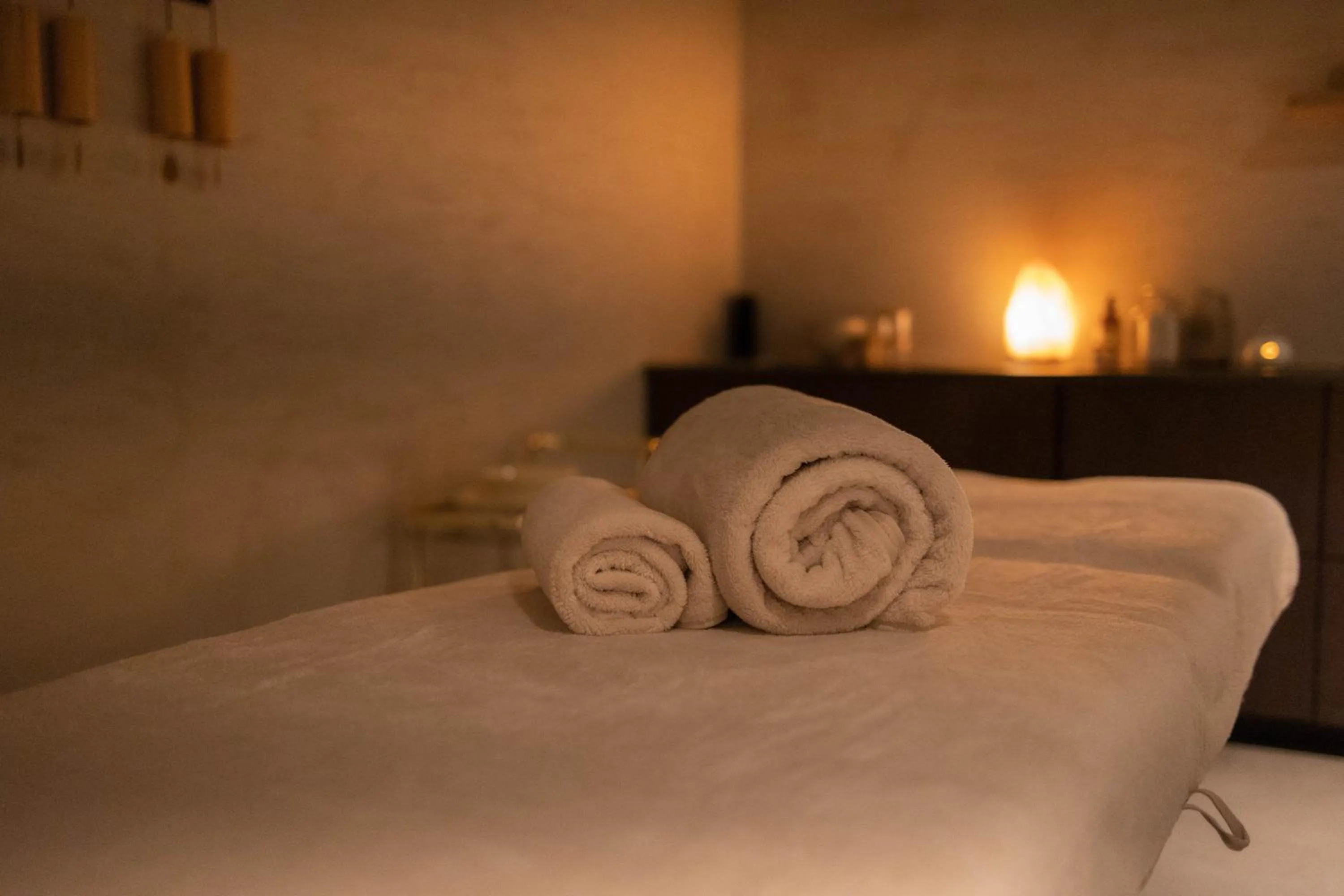 Massage, Bed in Hotel Gastronomique de Echoput