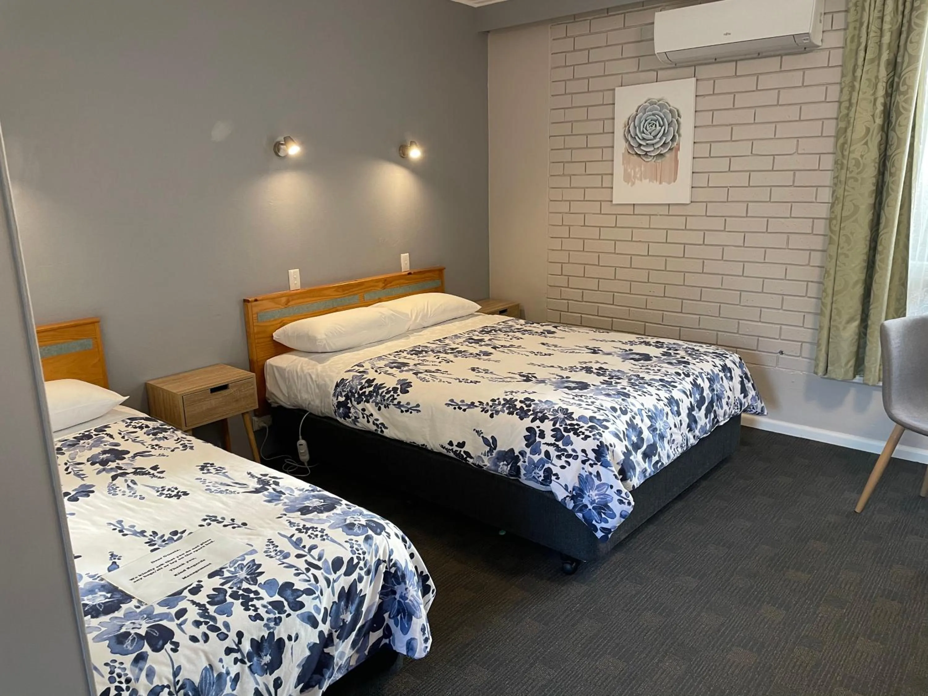 Bed in Camperdown Cascade Motel