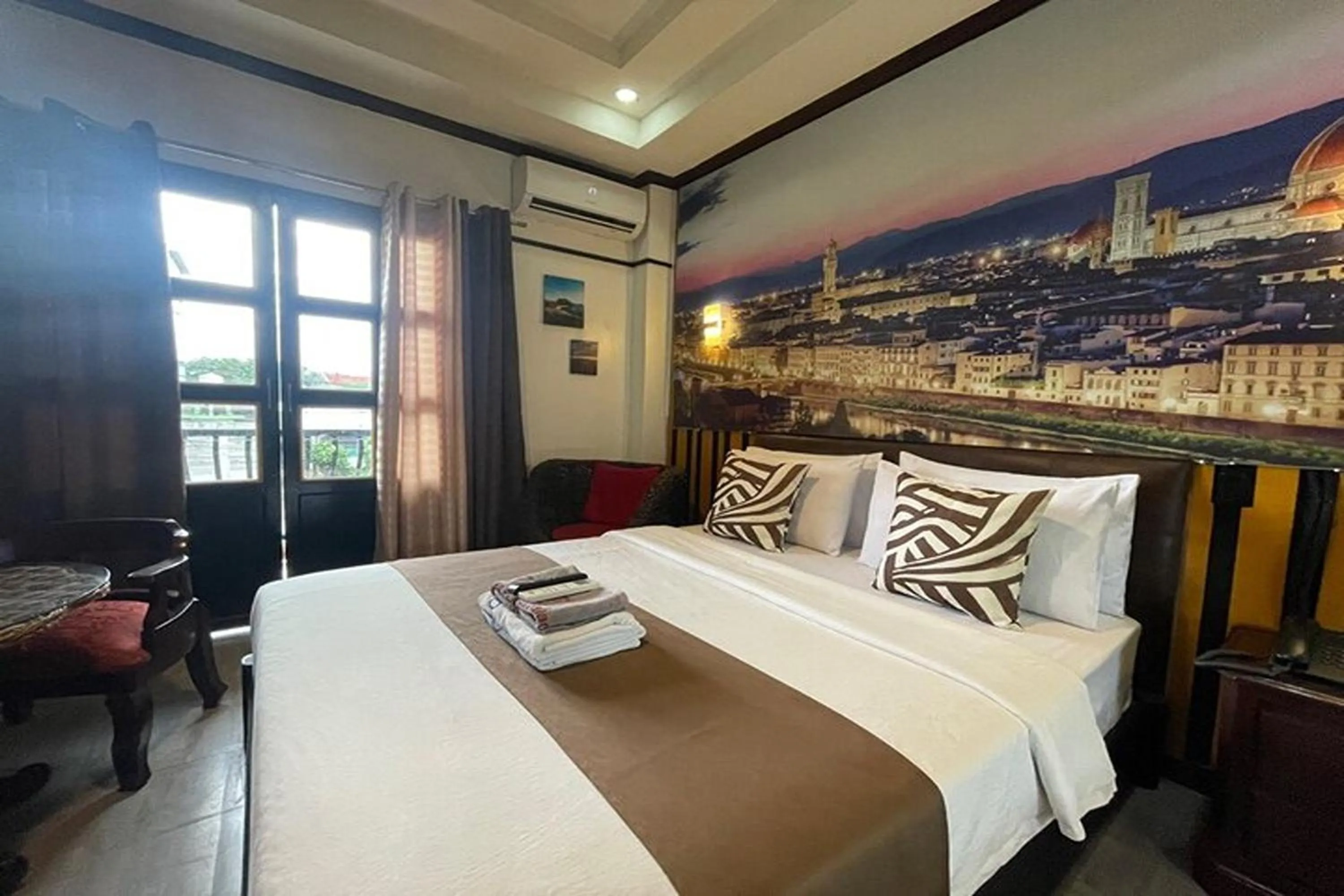 Bedroom, Bed in Angeles Palace Hotel