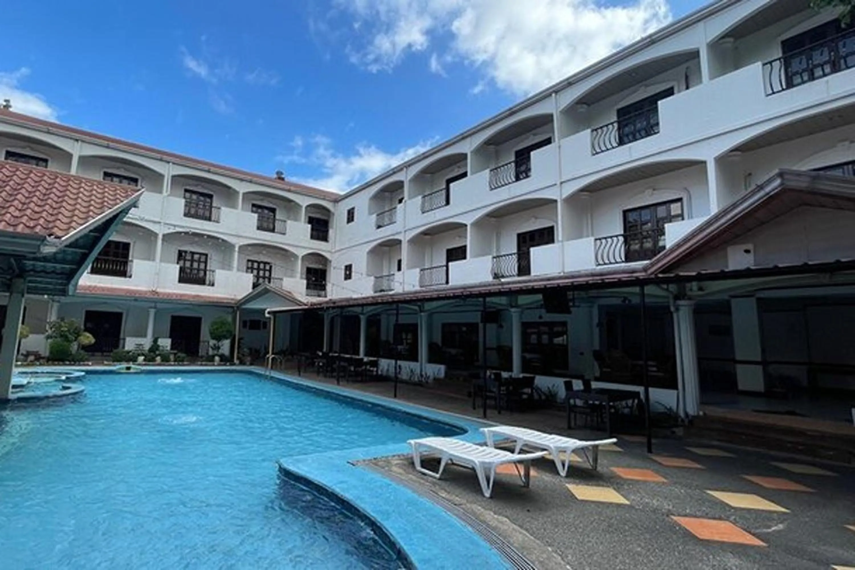 Property building in Angeles Palace Hotel