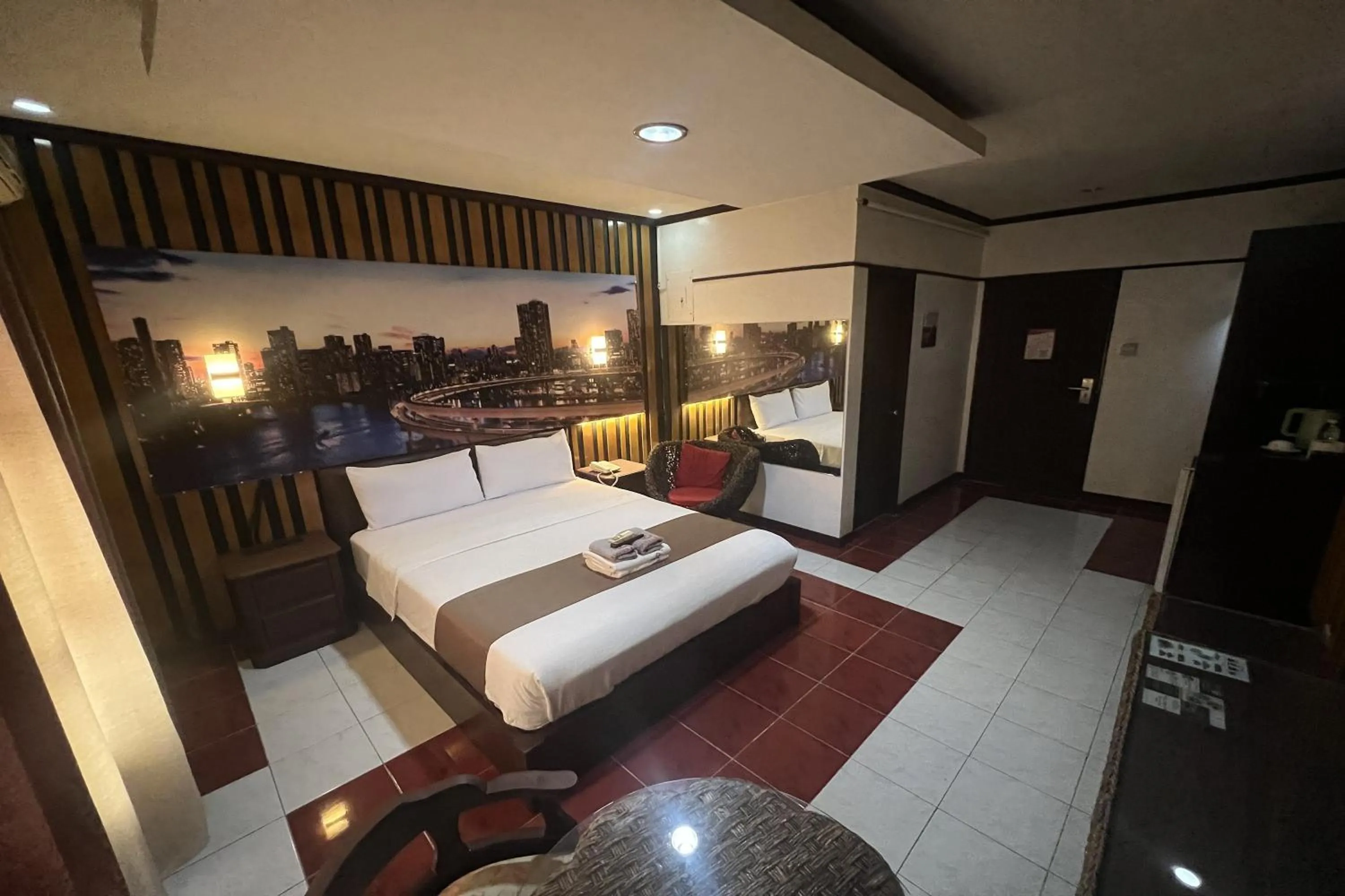 Bedroom, Bed in Angeles Palace Hotel