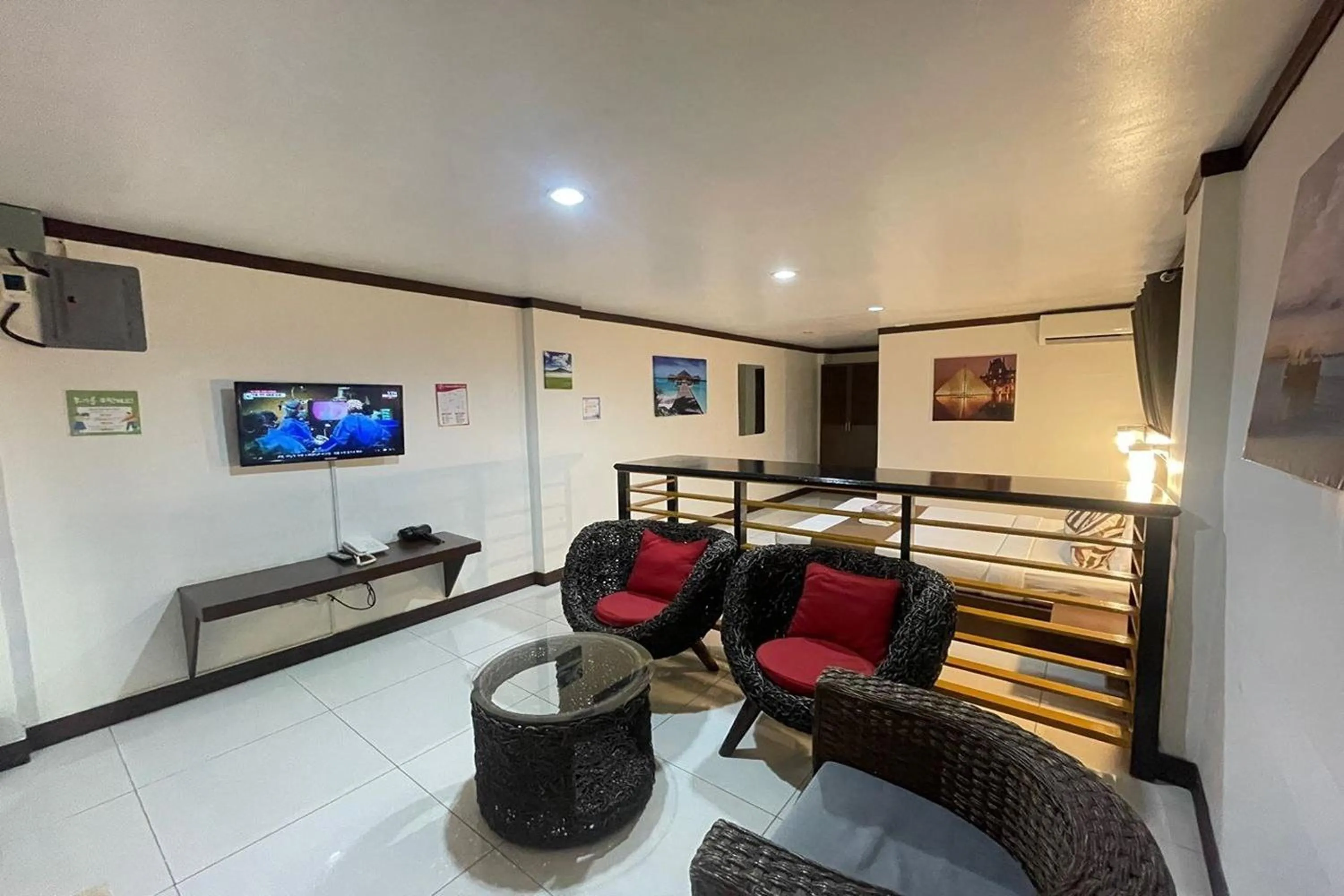 Living room in Angeles Palace Hotel