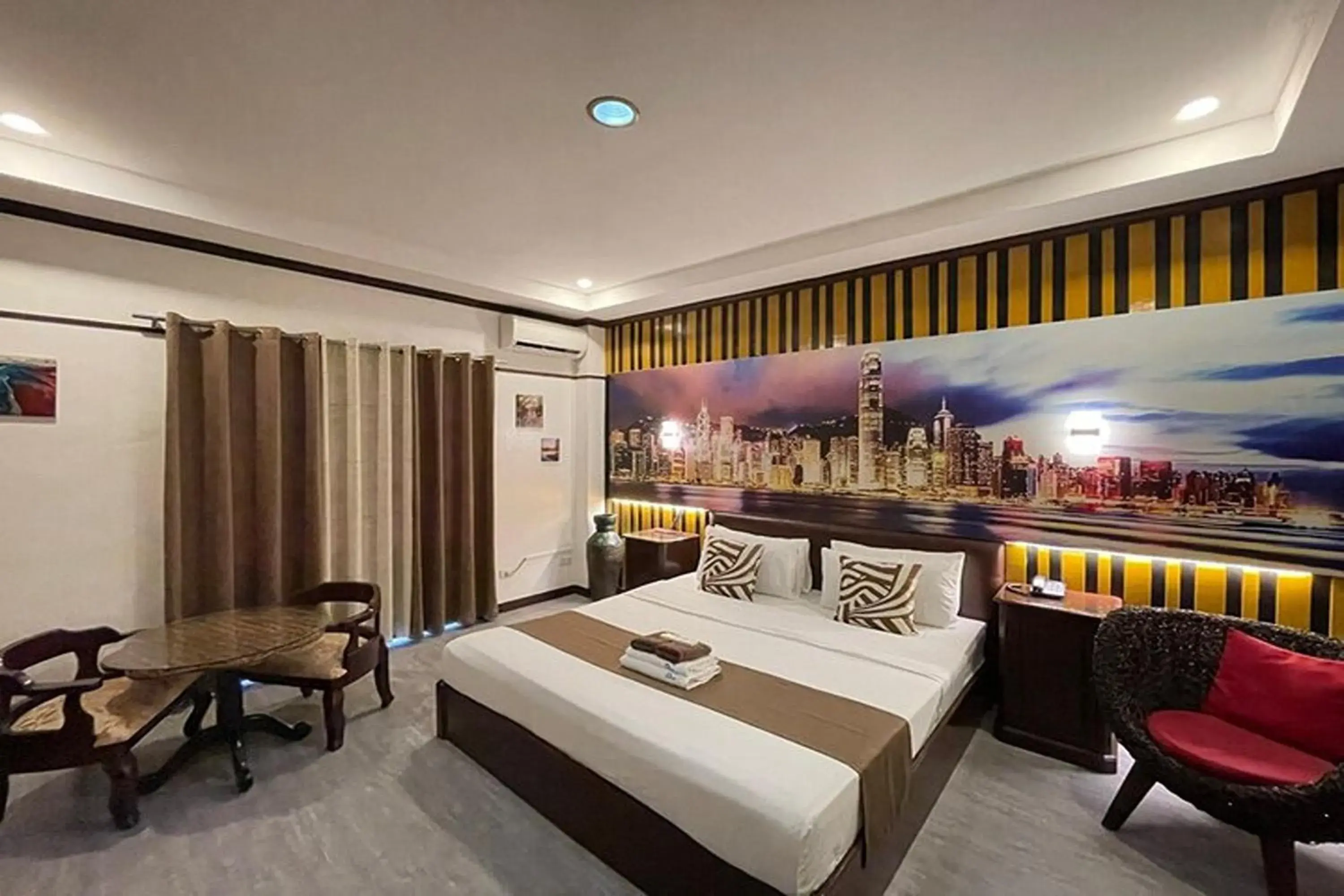 King Room with Balcony in Angeles Palace Hotel King Room with Balcony in Angeles Palace Hotel