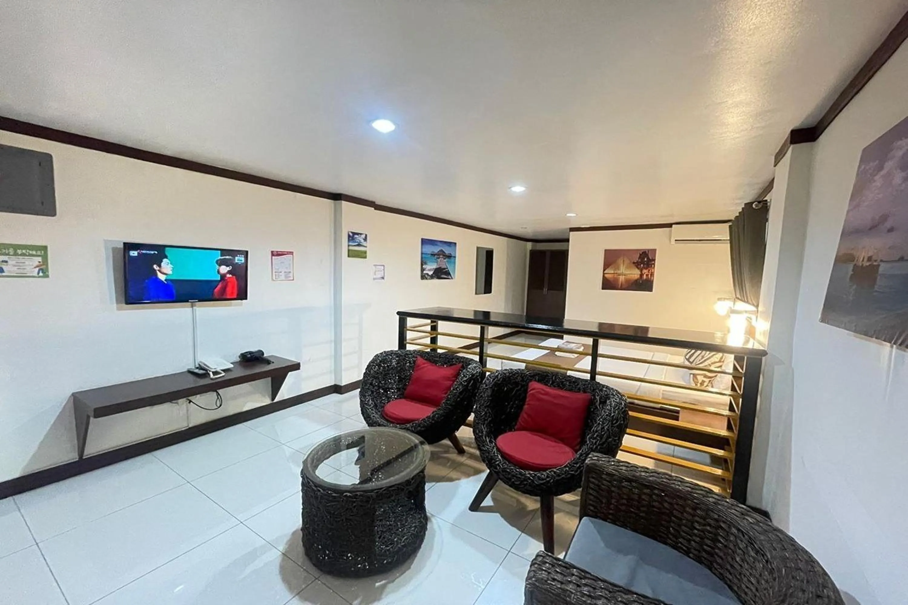 Living room in Angeles Palace Hotel