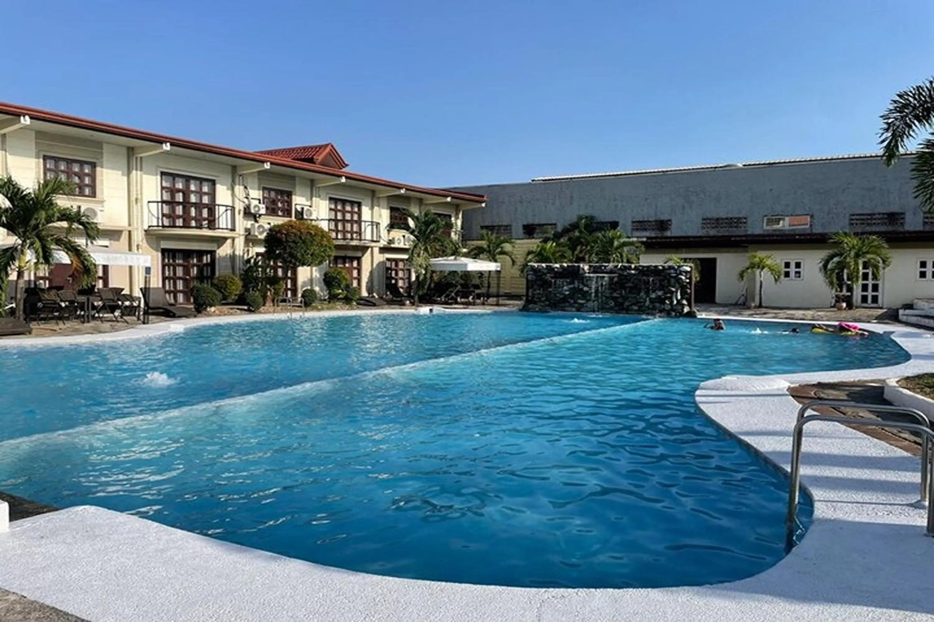 Property building in Angeles Palace Hotel