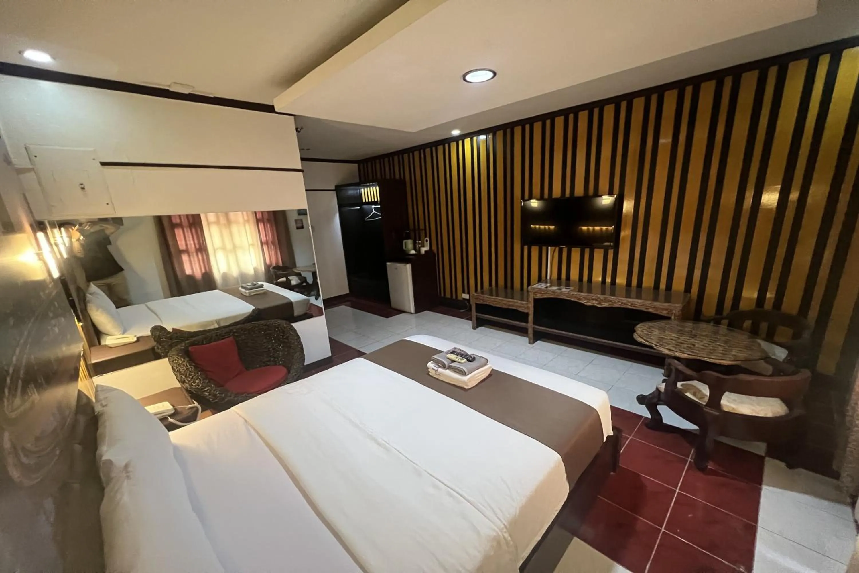 Bedroom, Bed in Angeles Palace Hotel