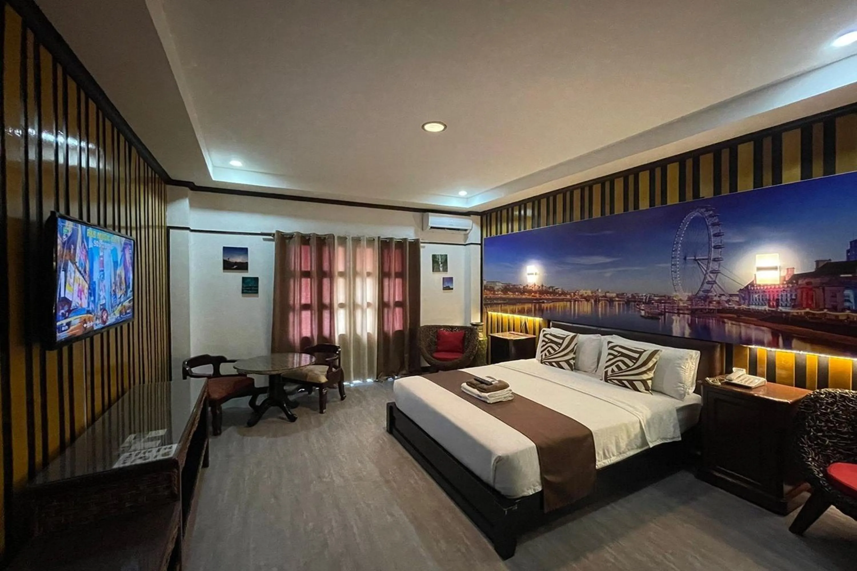 Bedroom, Bed in Angeles Palace Hotel