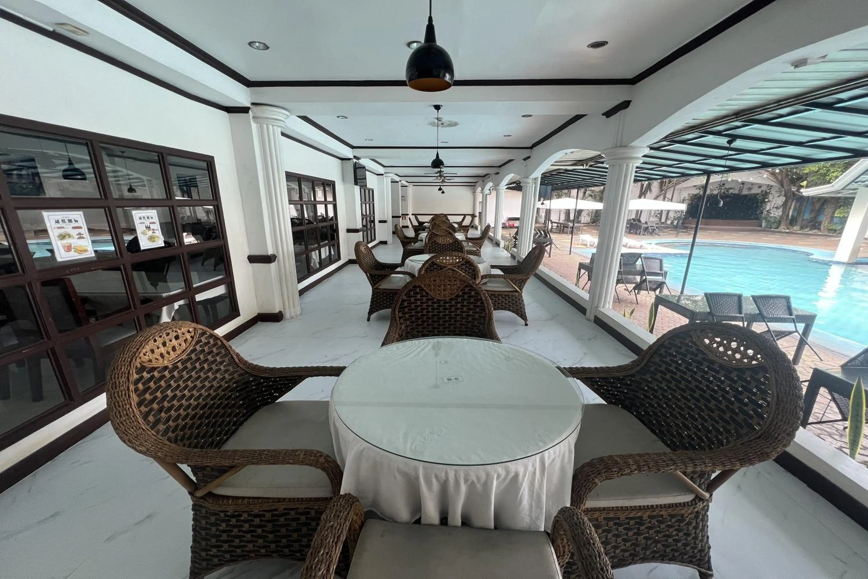 Patio in Angeles Palace Hotel