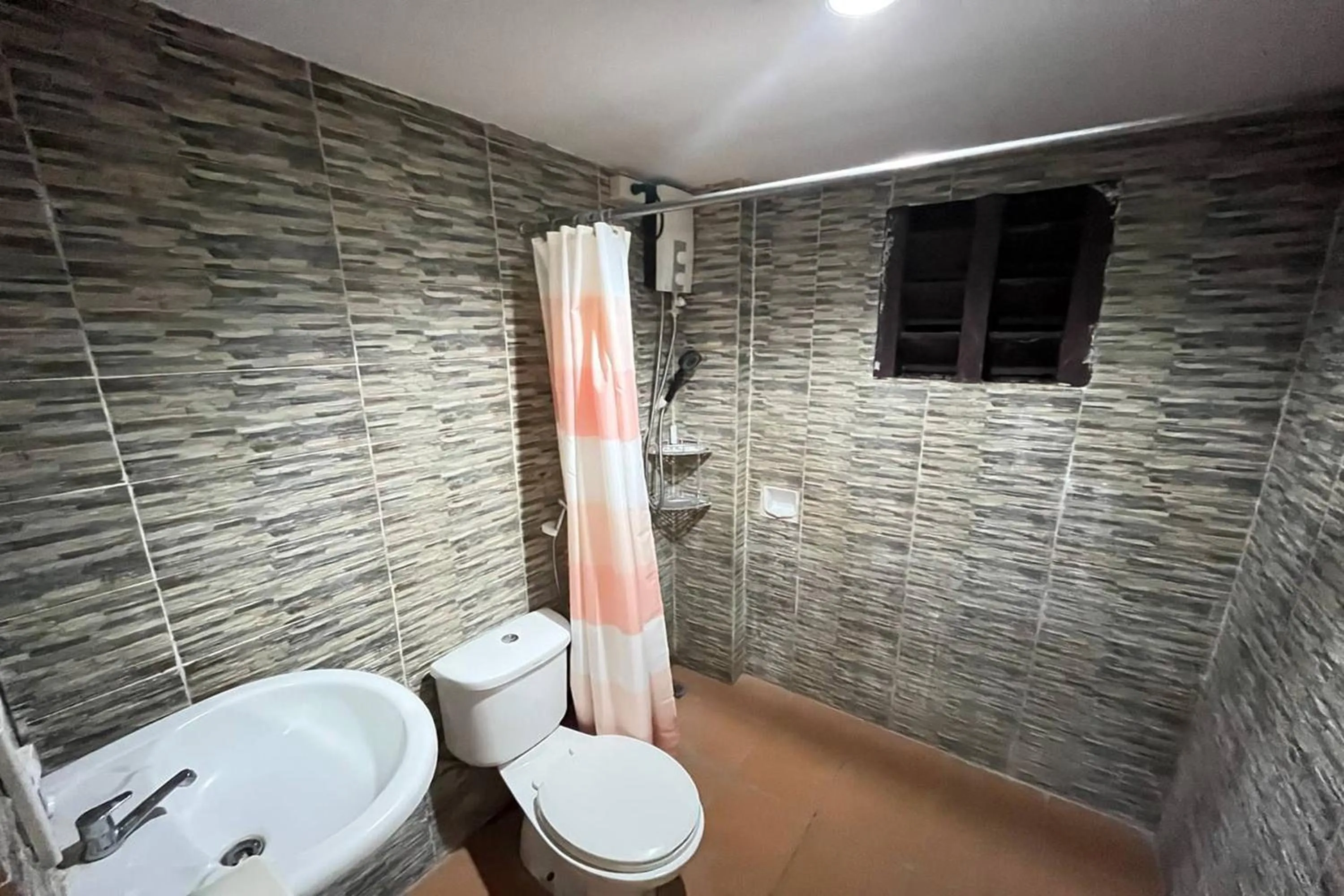 Shower in Angeles Palace Hotel