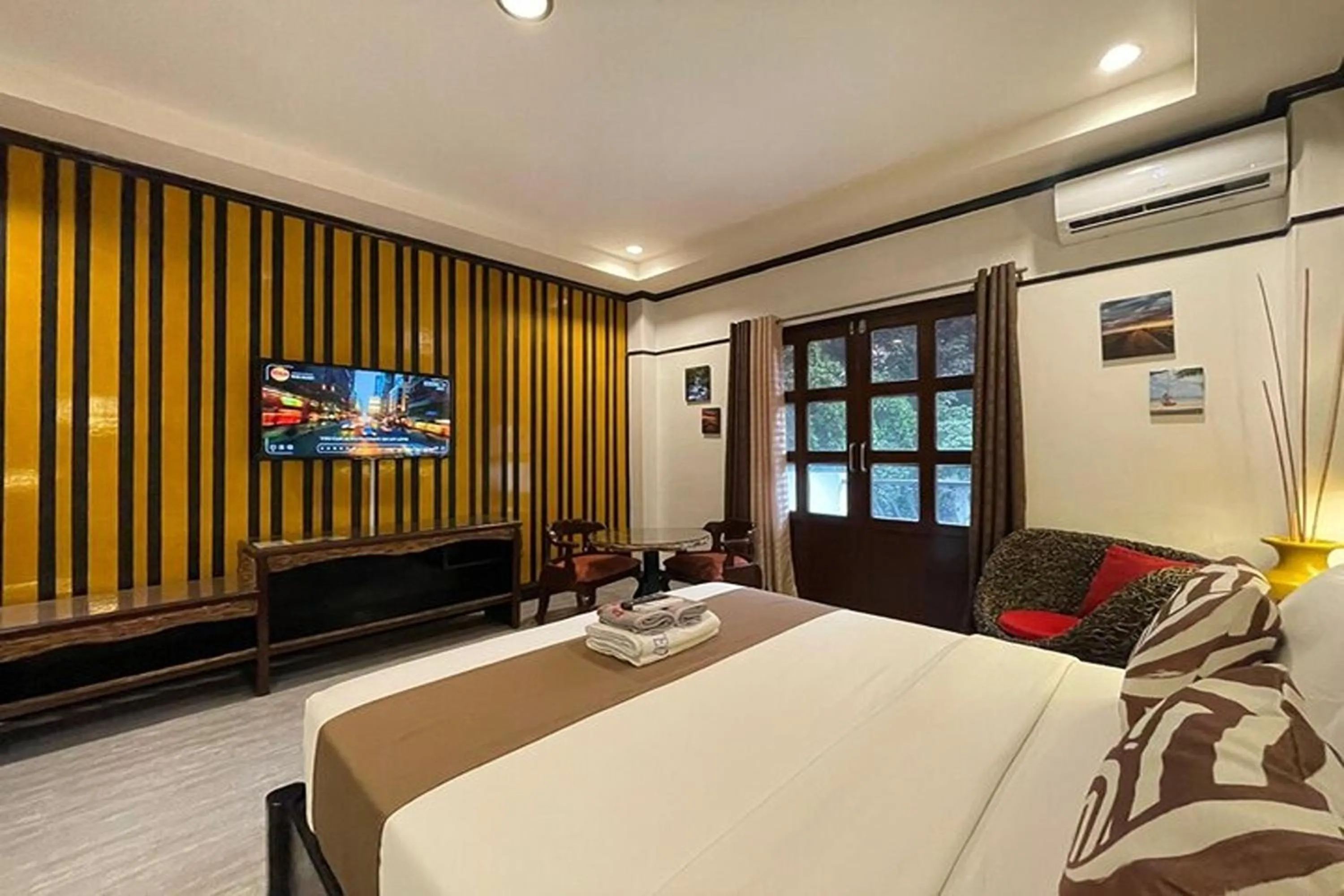 Photo of the whole room, Bed in Angeles Palace Hotel