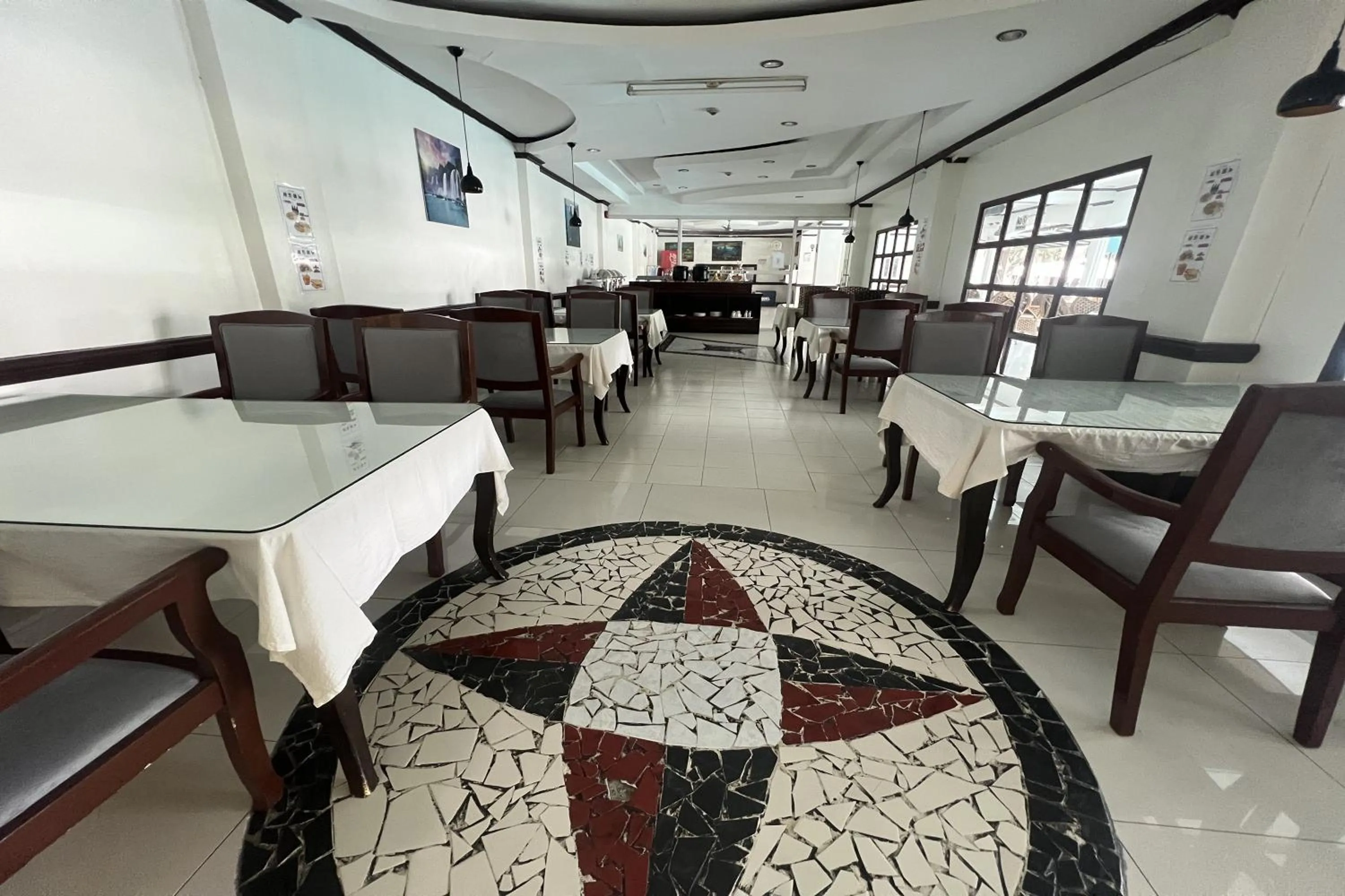 Restaurant/places to eat in Angeles Palace Hotel