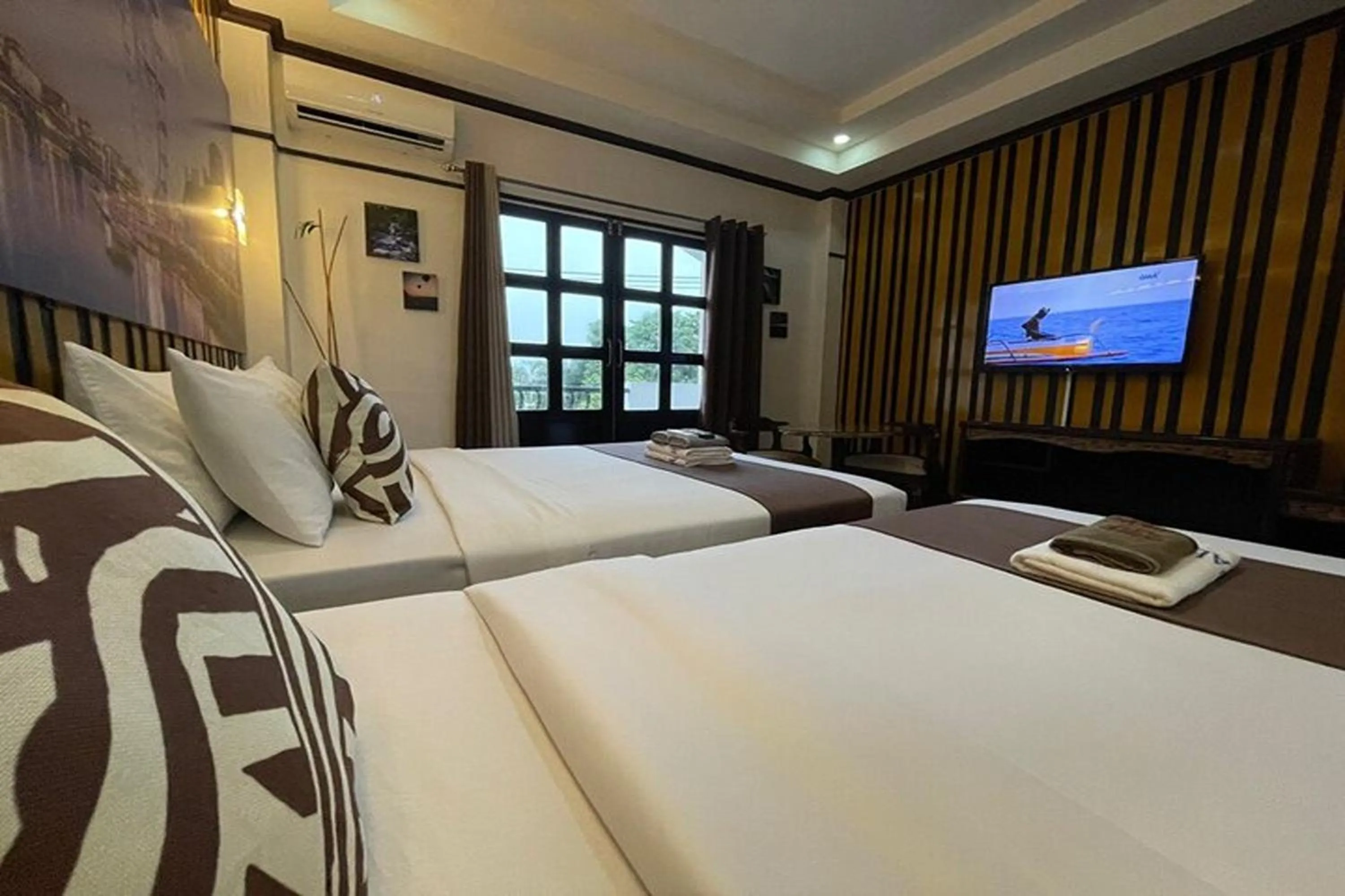 Bedroom, Bed in Angeles Palace Hotel