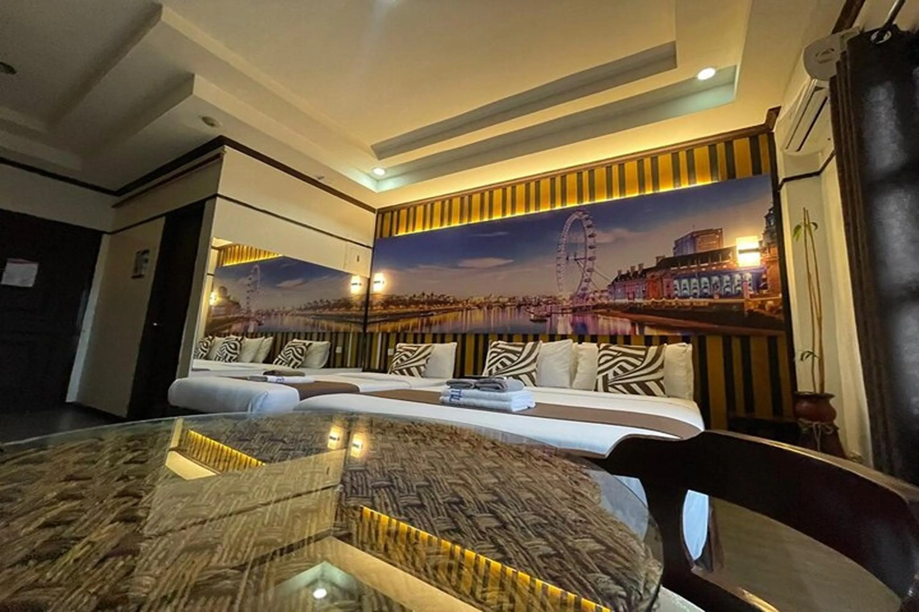 Bedroom, Bed in Angeles Palace Hotel