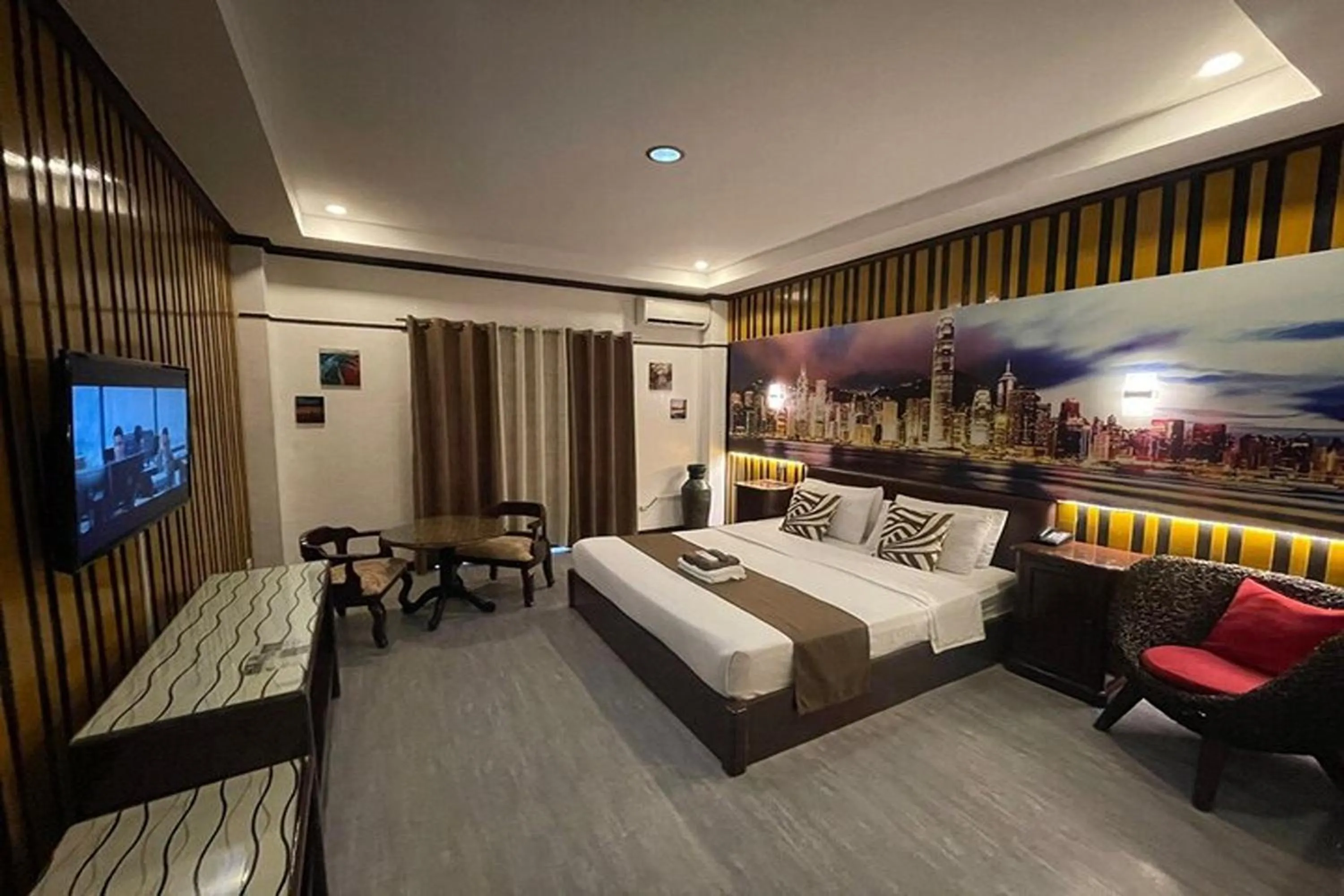 Bedroom, Bed in Angeles Palace Hotel