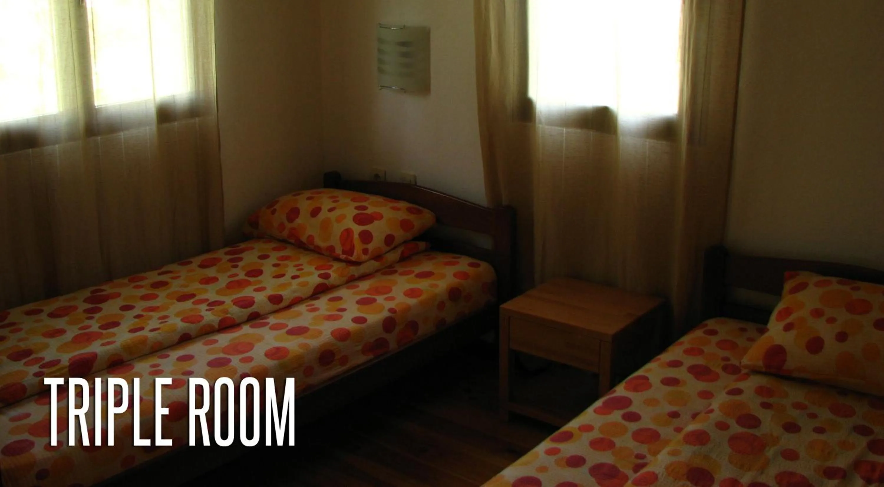 Text overlay, Bed in Guesthouse Zvono