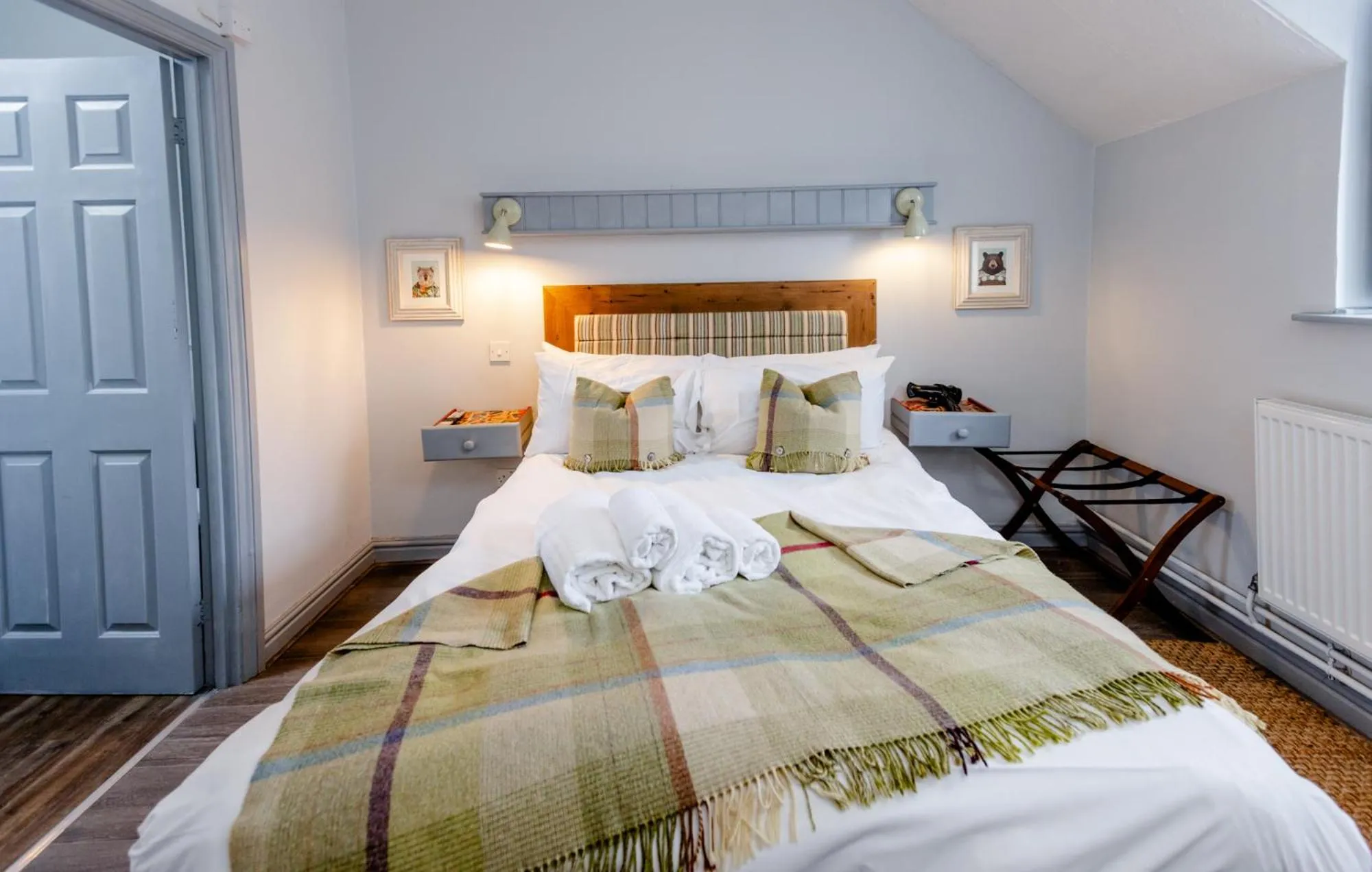 Photo of the whole room, Bed in The White Horse Inn