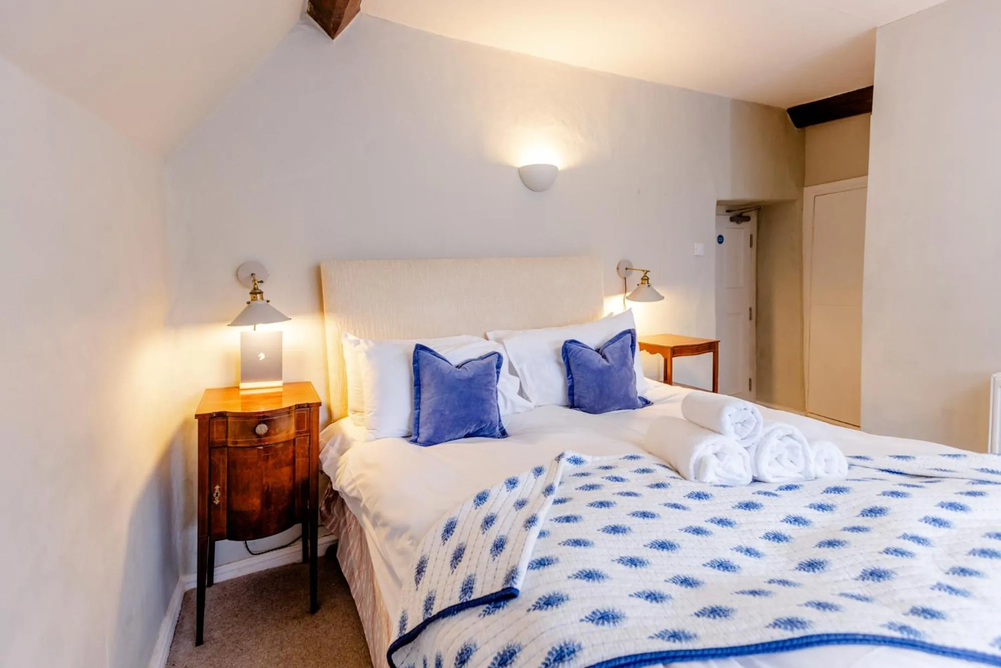 Bedroom, Bed in The White Horse Inn