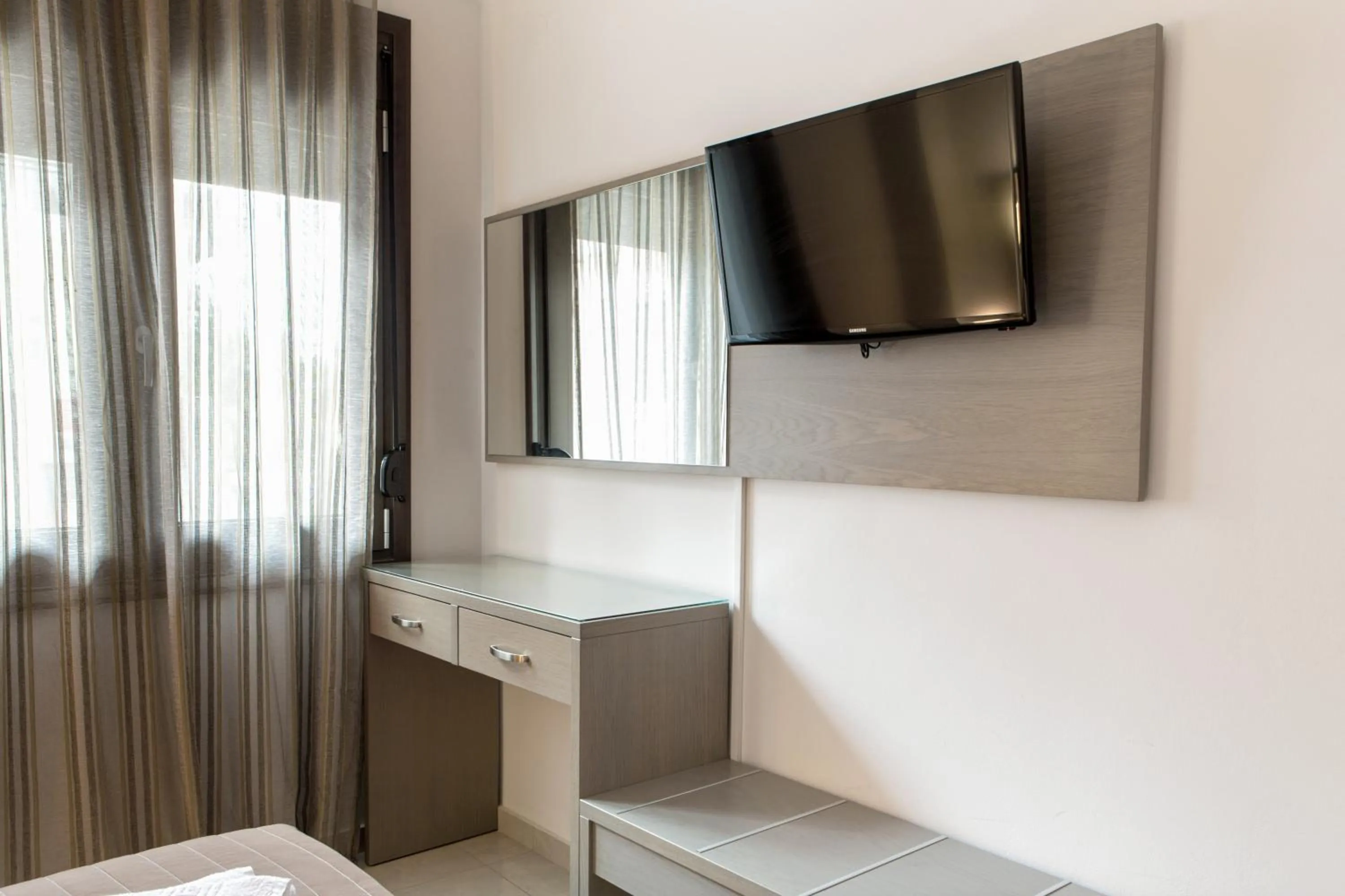 TV and multimedia, Bed in Angela Apartments