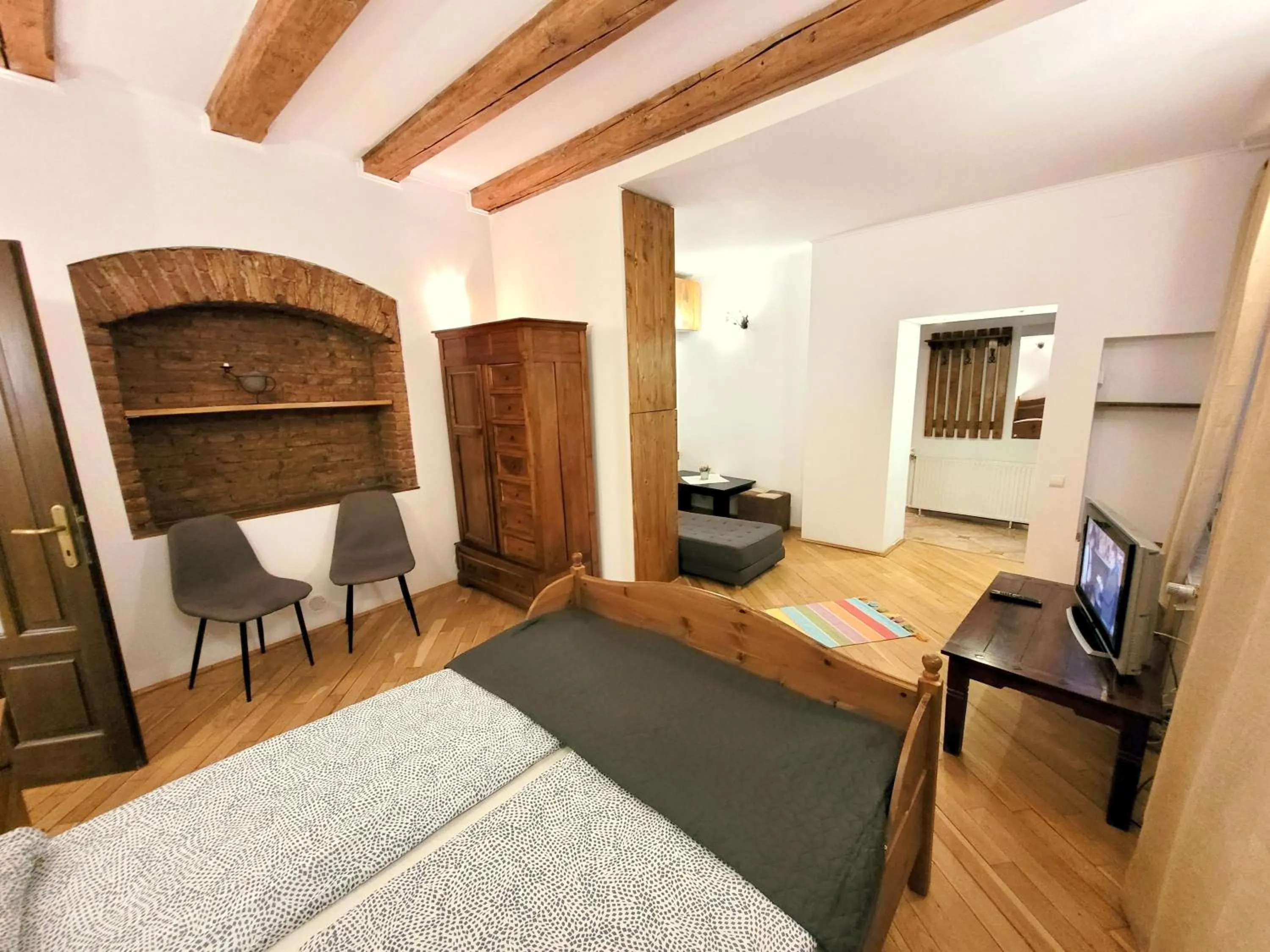 TV and multimedia, Bed in Main Square Apartments & More