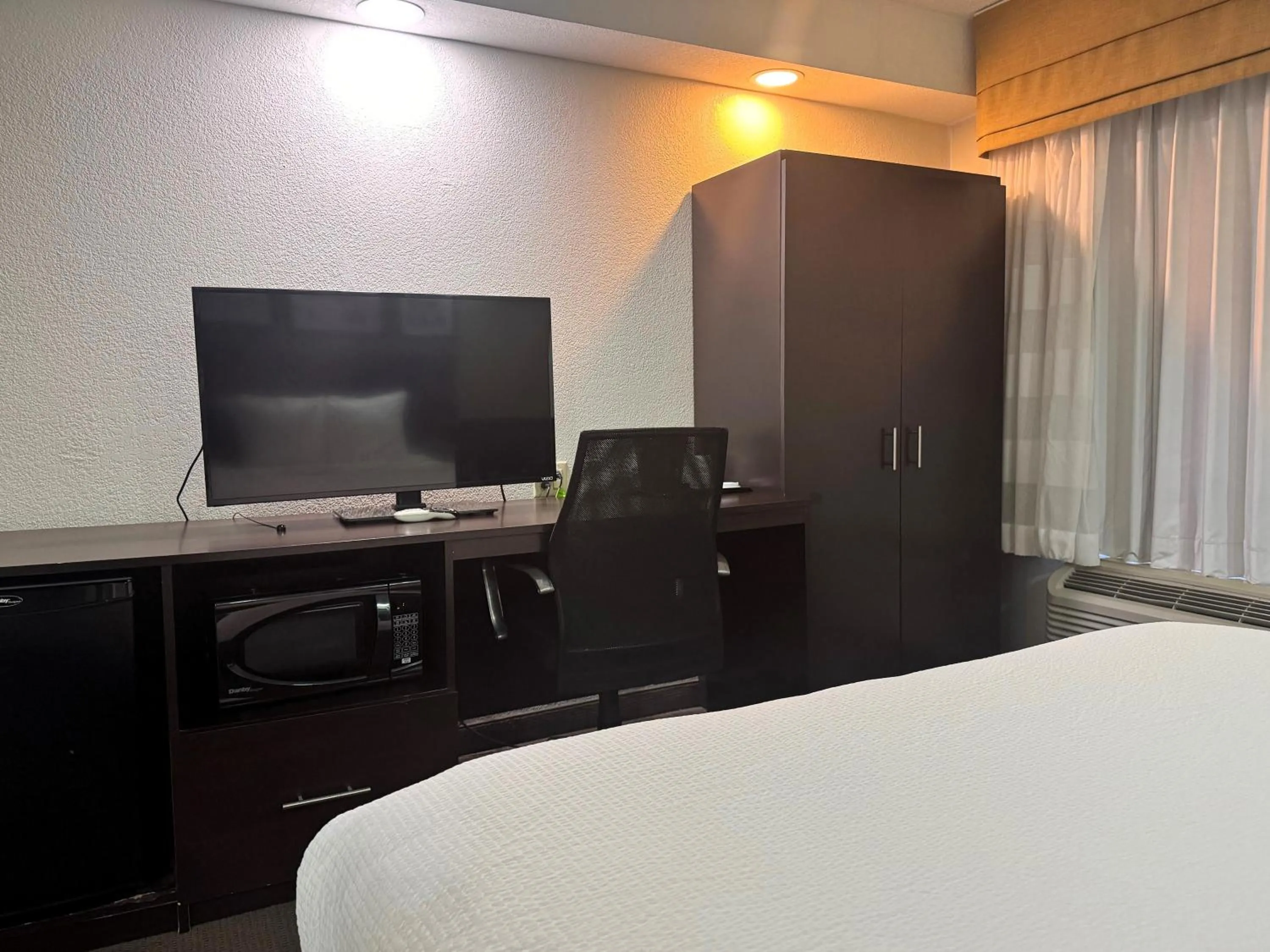 TV and multimedia, Bed in Travelodge by Wyndham