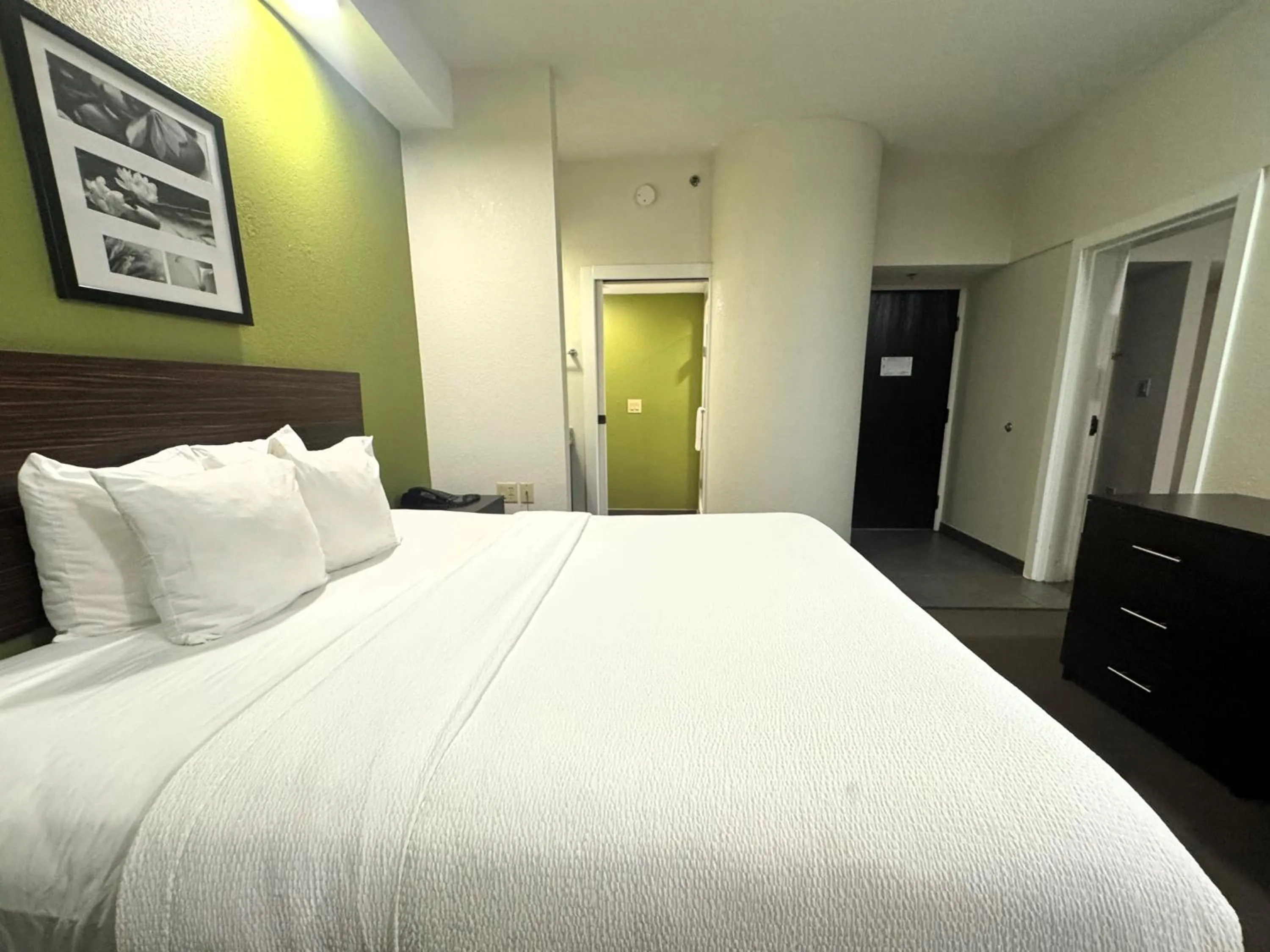 Bedroom, Bed in Travelodge by Wyndham