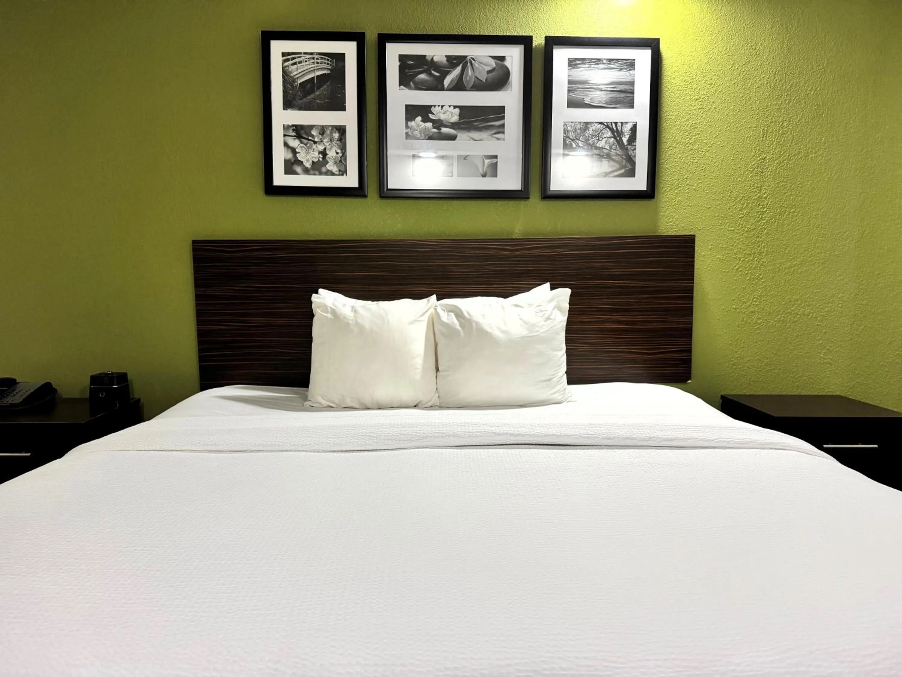 Bed in Travelodge by Wyndham