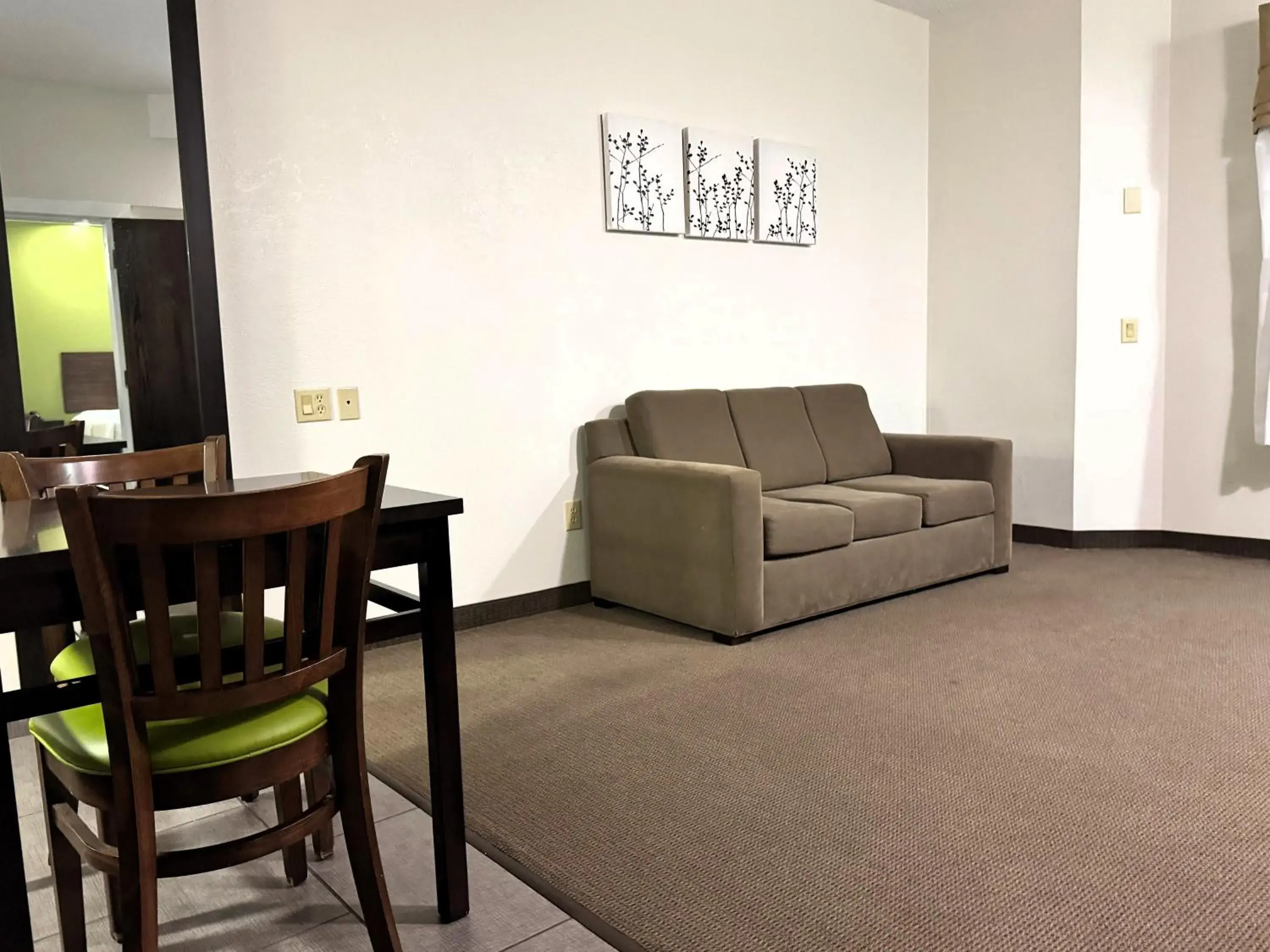 One-Bedroom King Suite - Non-Smoking in Travelodge by Wyndham Flowood One-Bedroom King Suite - Non-Smoking in Travelodge by Wyndham Flowood