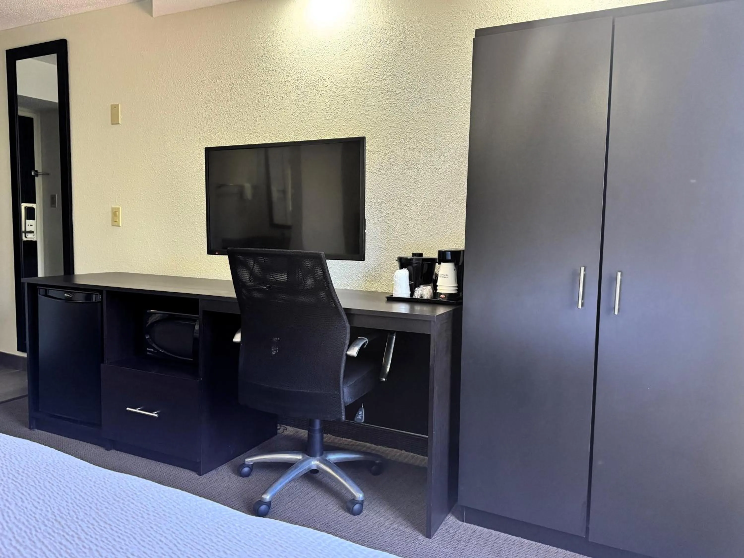 TV and multimedia in Travelodge by Wyndham