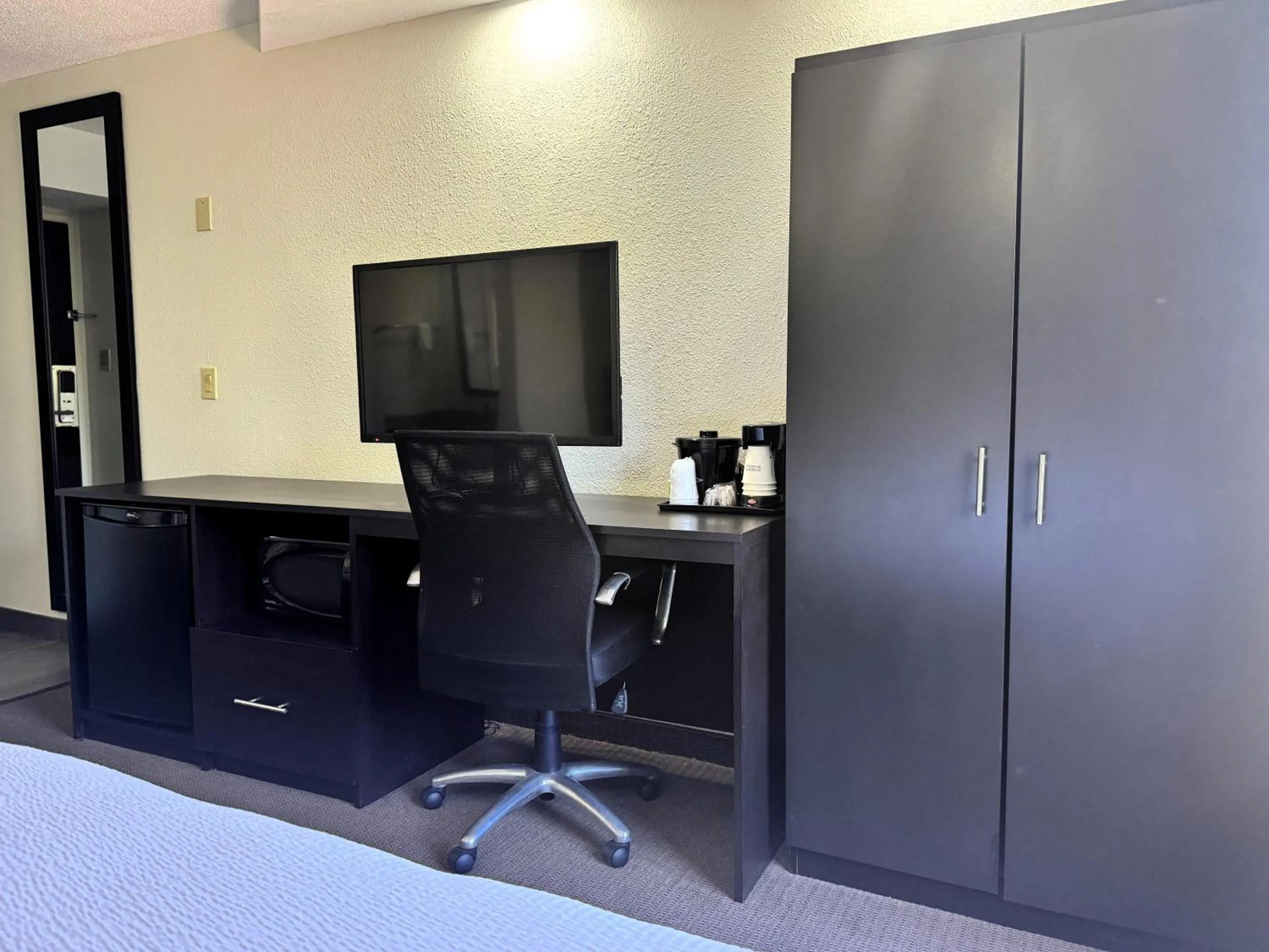 TV and multimedia in Travelodge by Wyndham