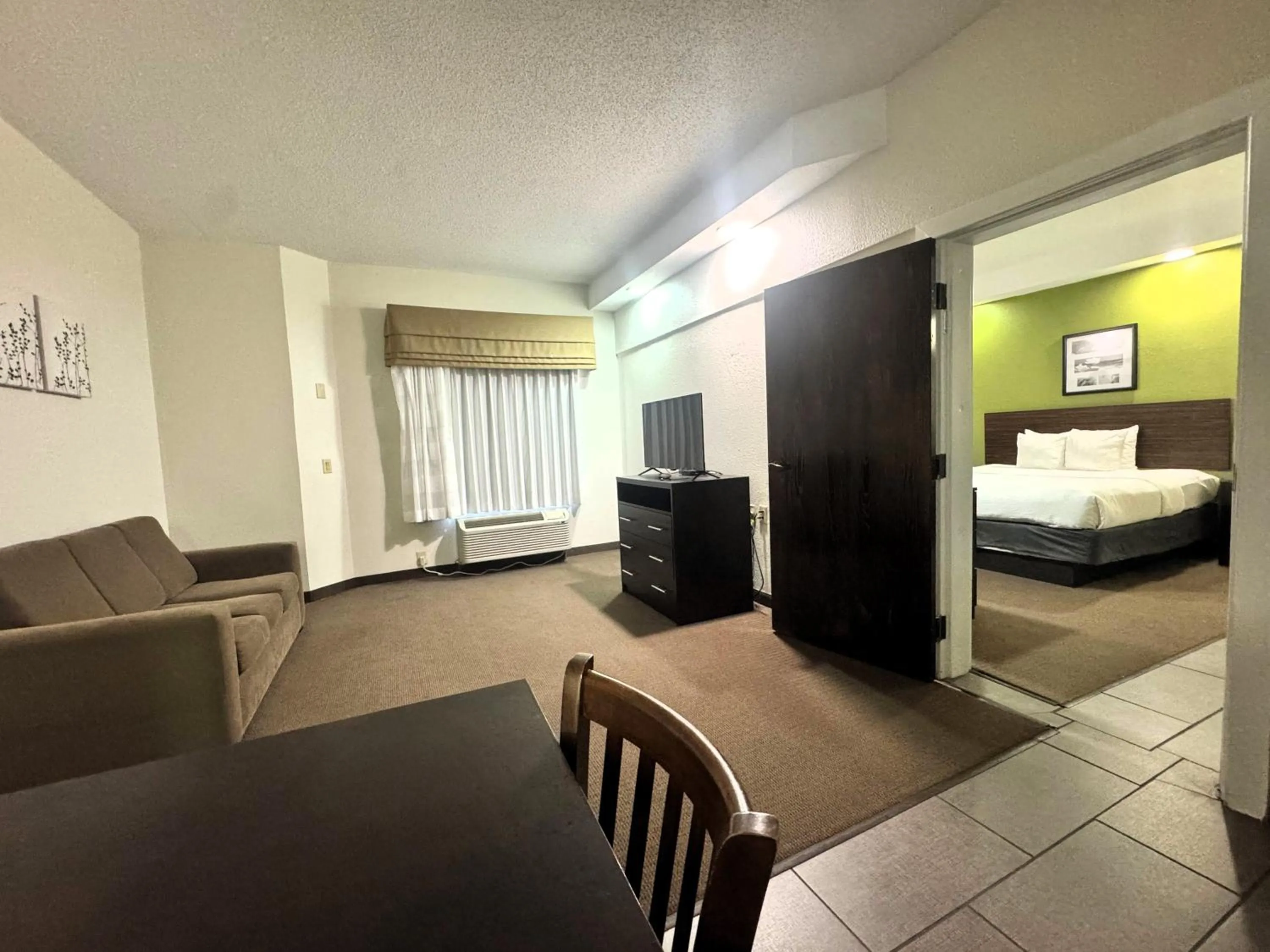 Photo of the whole room, Bed in Travelodge by Wyndham