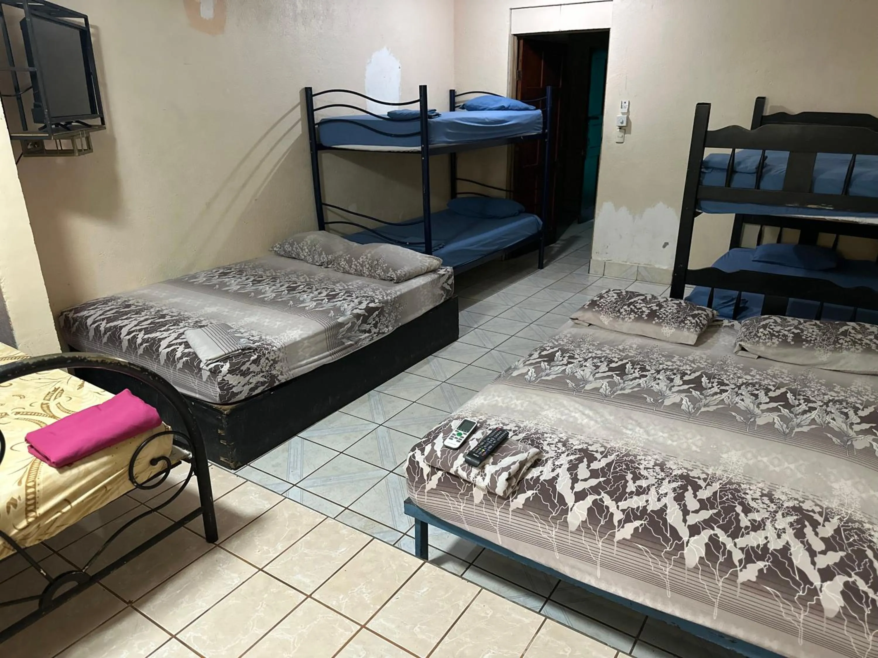 bunk bed in Wide Mouth Frog Conchal