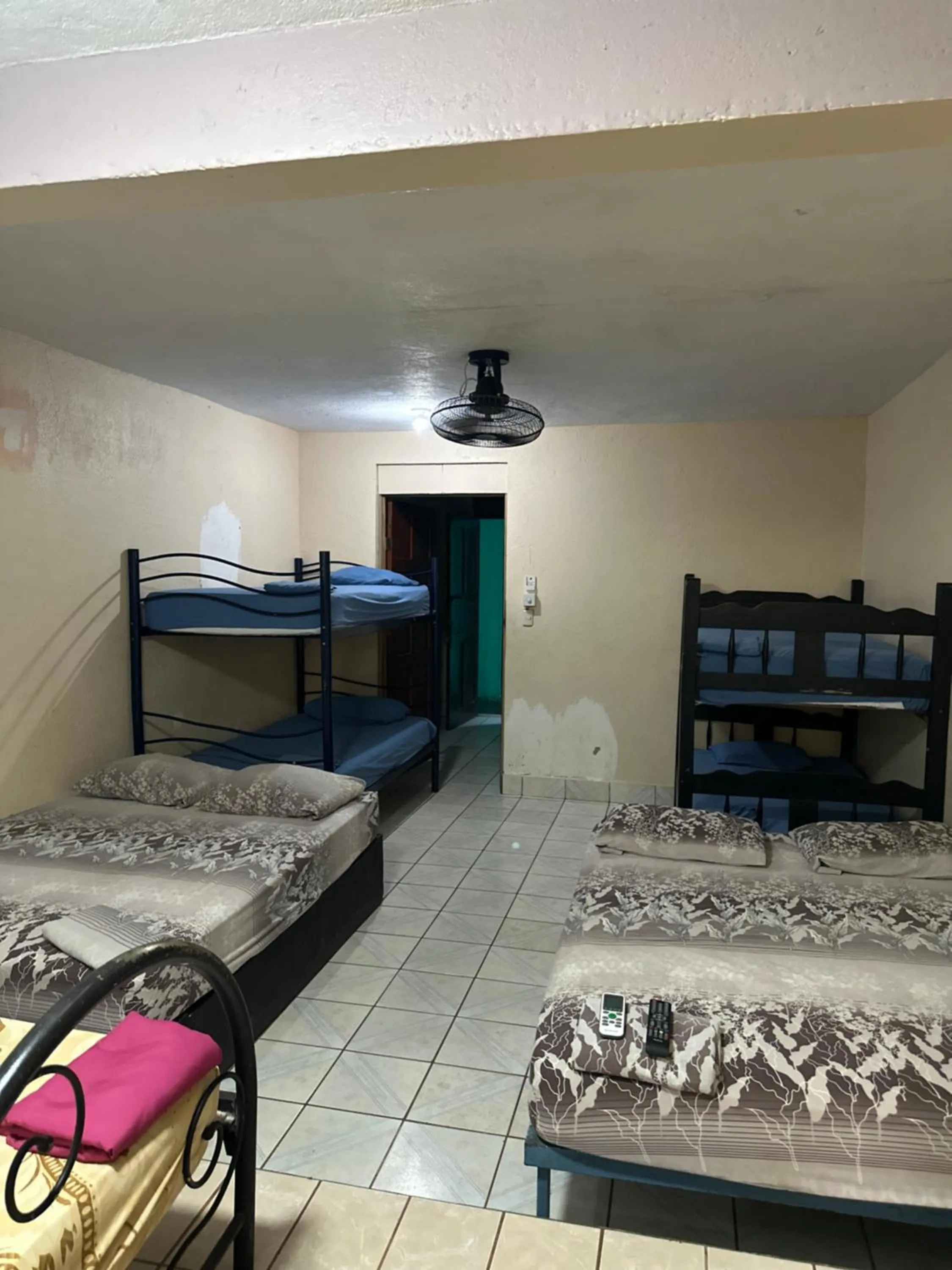 Photo of the whole room in Wide Mouth Frog Conchal