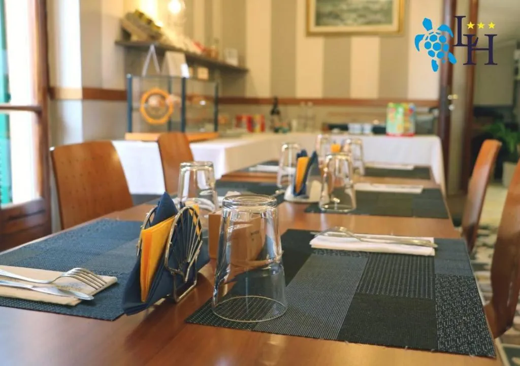 Restaurant/places to eat in Hotel Lora RDA Luxury