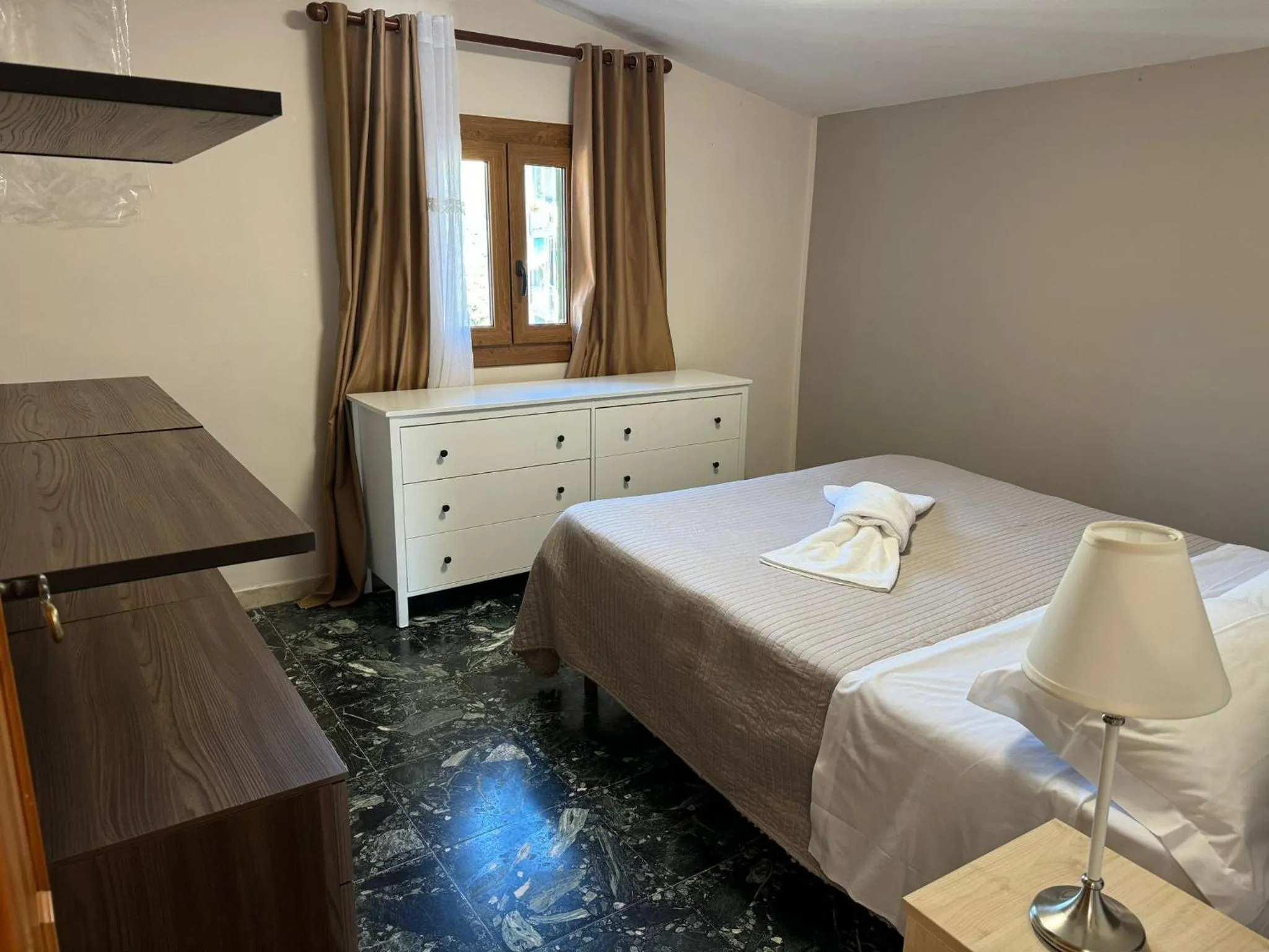 Bed in Hotel Lora RDA Luxury