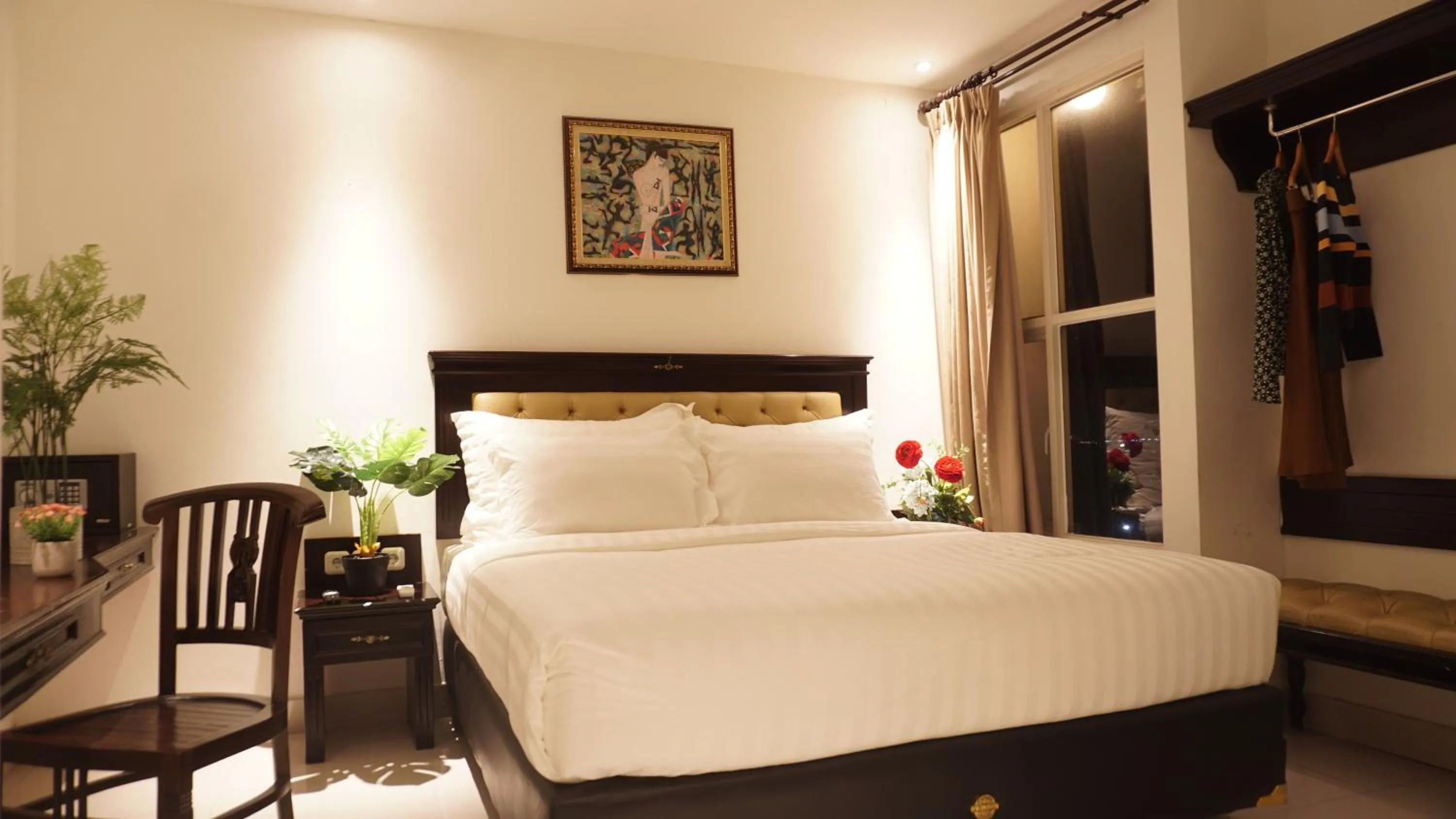 Decorative detail, Bed in d'primahotel Pattimura Makassar