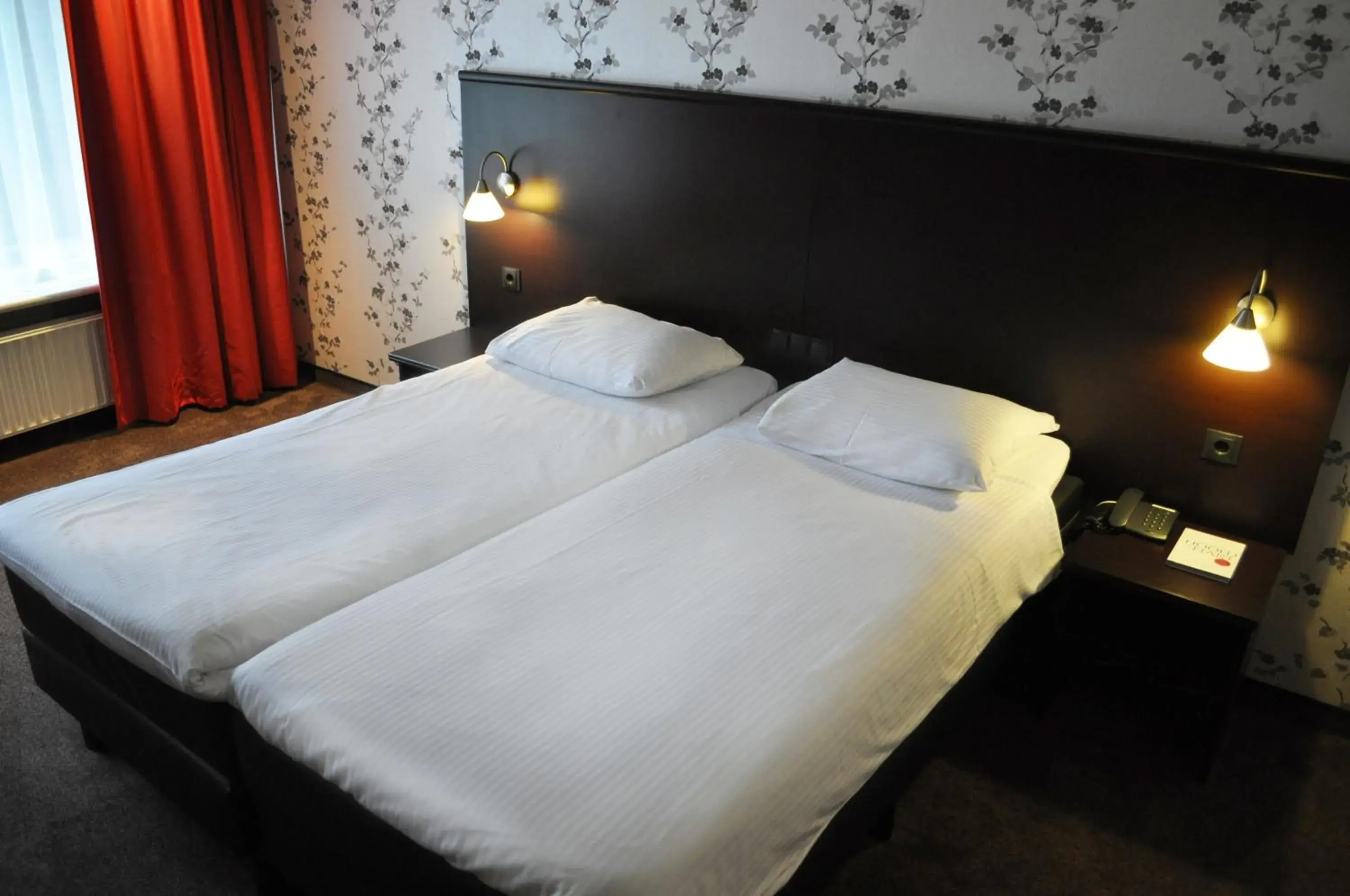 Comfort kamer met 2 aparte bedden – souterrain achterzijde hotel in Van der Valk Hotel De Molenhoek-Nijmegen Comfort kamer met 2 aparte bedden – souterrain achterzijde hotel in Van der Valk Hotel De Molenhoek-Nijmegen