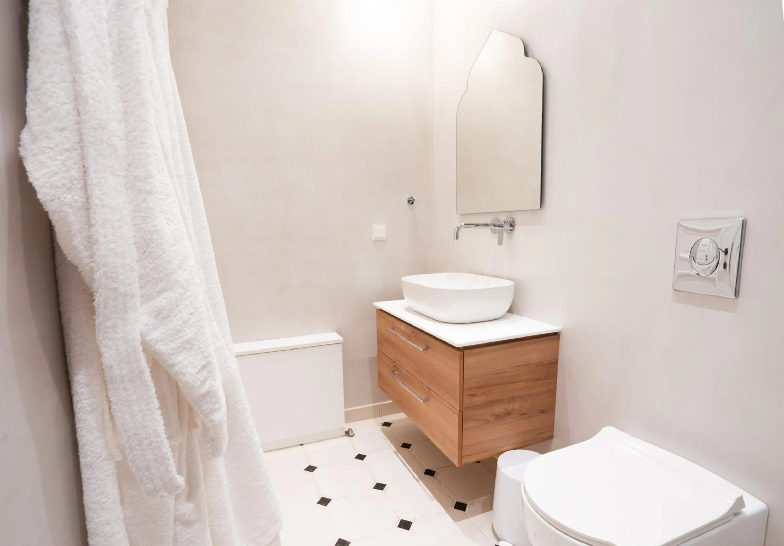 Shower in Oikia Classic House in Old Town Kavala