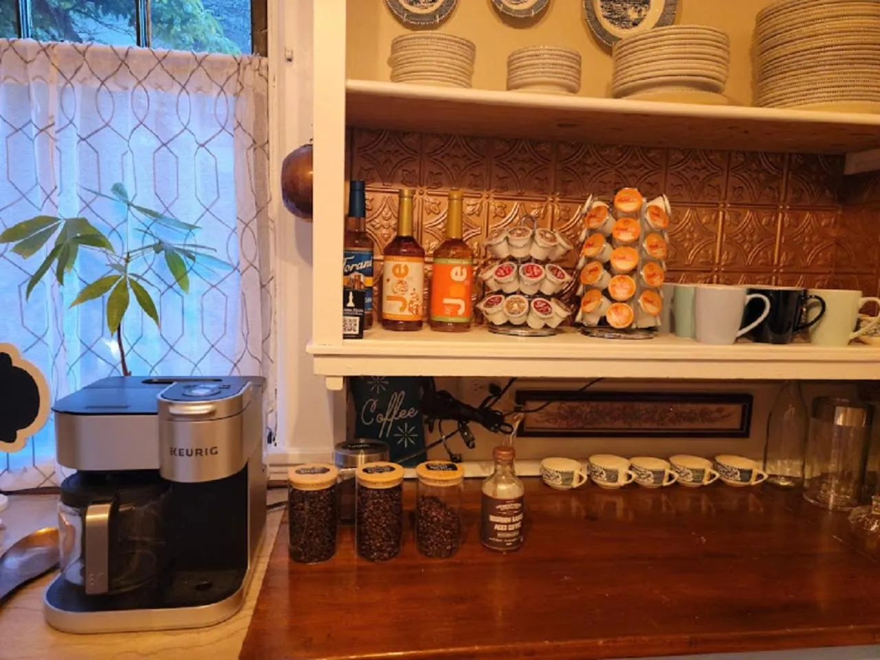 Coffee/tea facilities in The Kings Throne Inn and Guest House