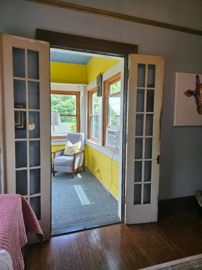 Bedroom, Bed in The Kings Throne Inn and Guest House