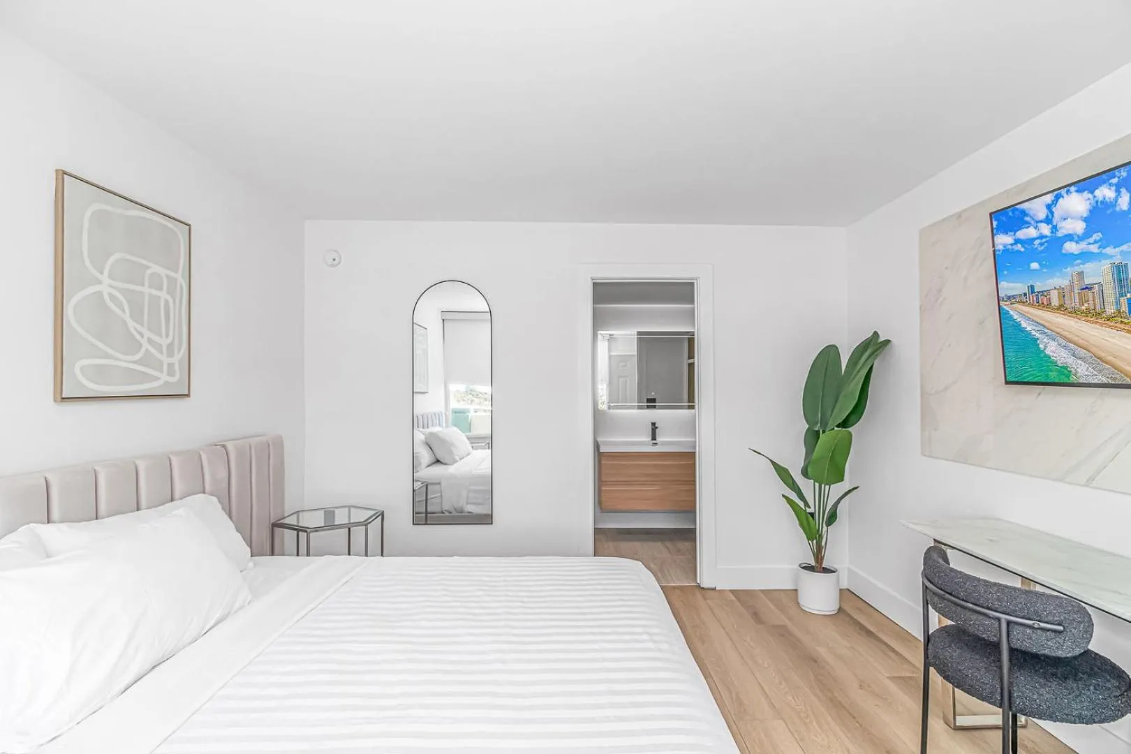 Bed in Fifth and Ocean