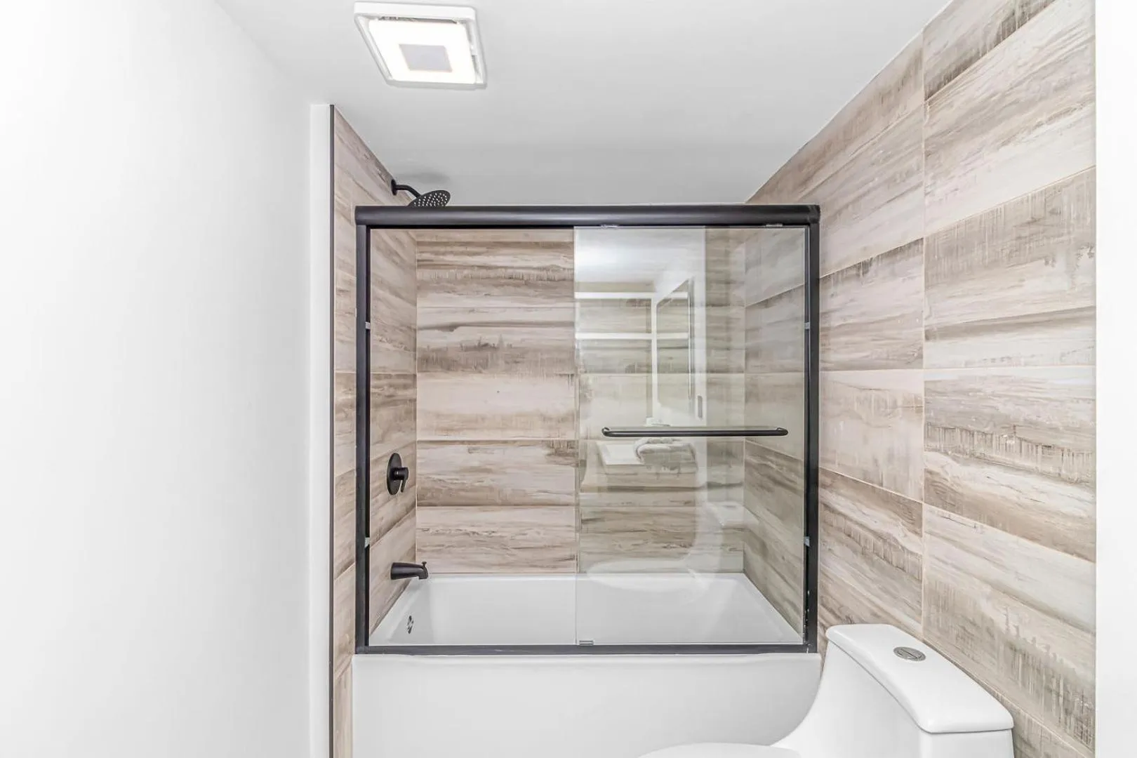 Shower in Fifth and Ocean