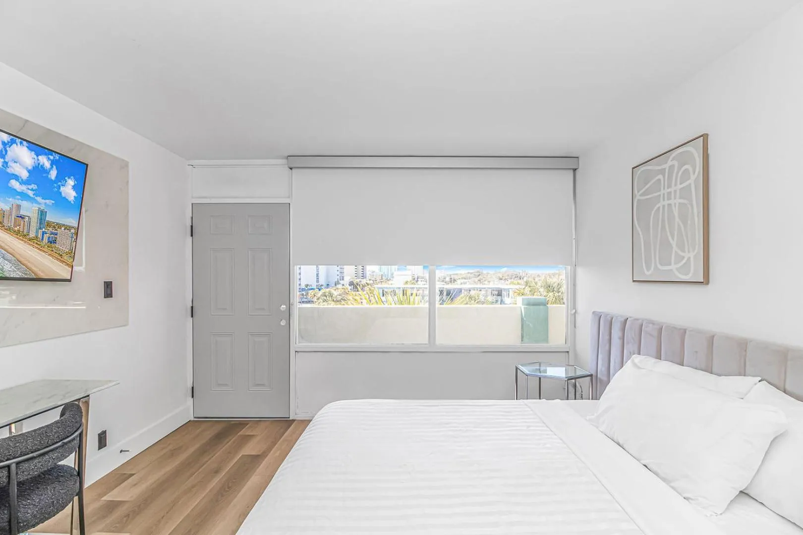 Bed in Fifth and Ocean