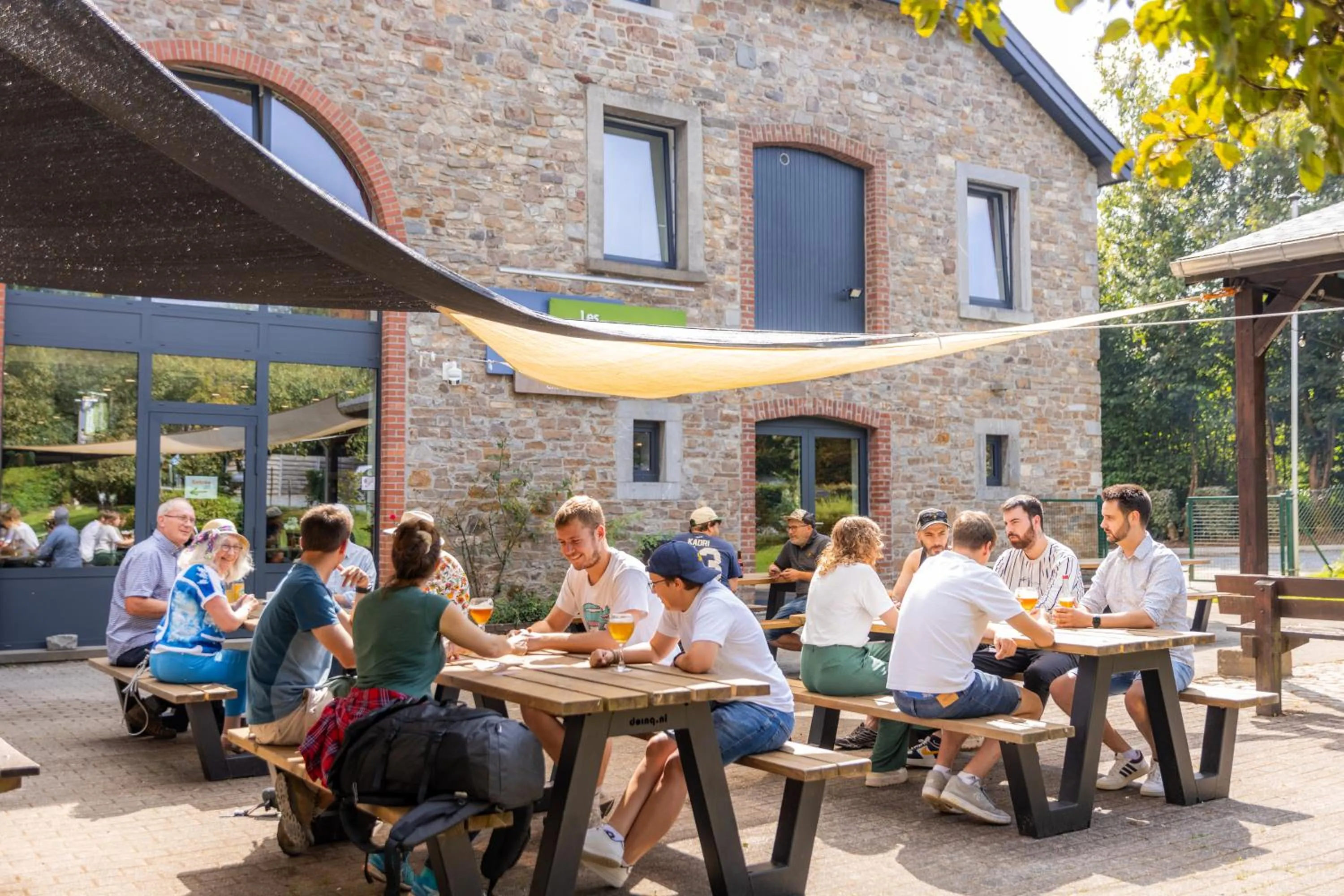 Patio in Auberge de Jeunesse de La Roche - Champlon
