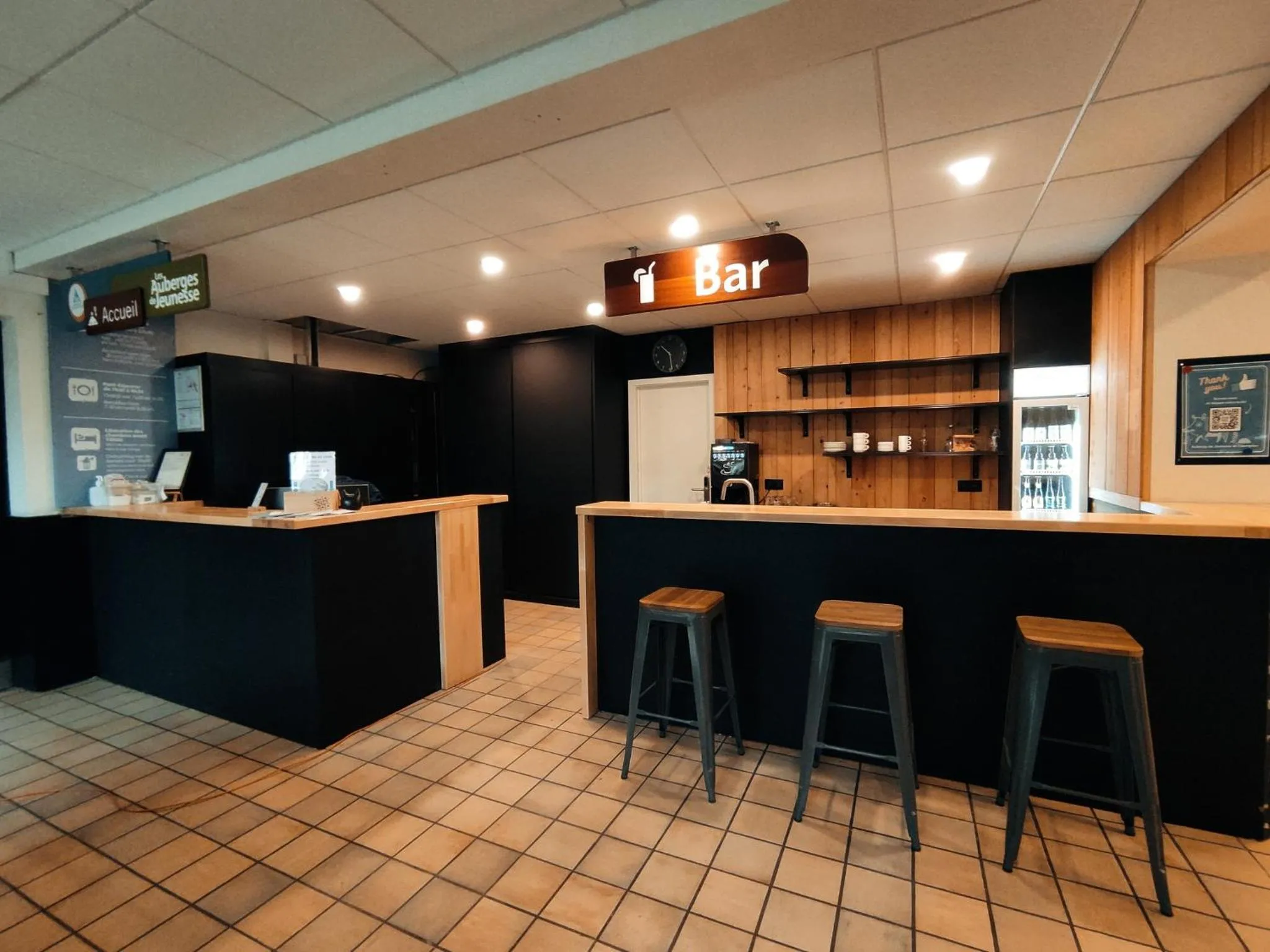 Lounge or bar in Auberge de Jeunesse de La Roche - Champlon