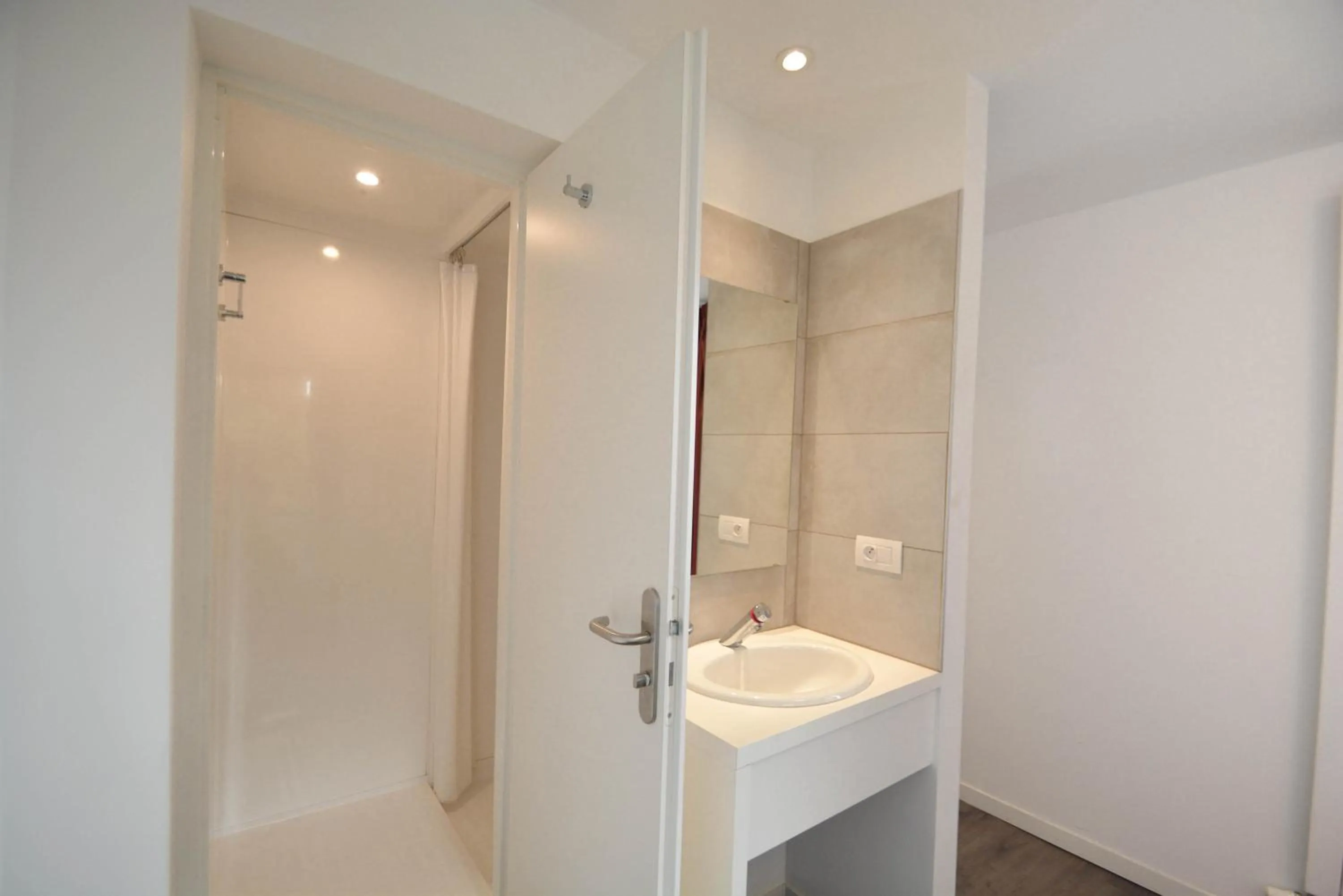 Shower in Auberge de Jeunesse de La Roche - Champlon