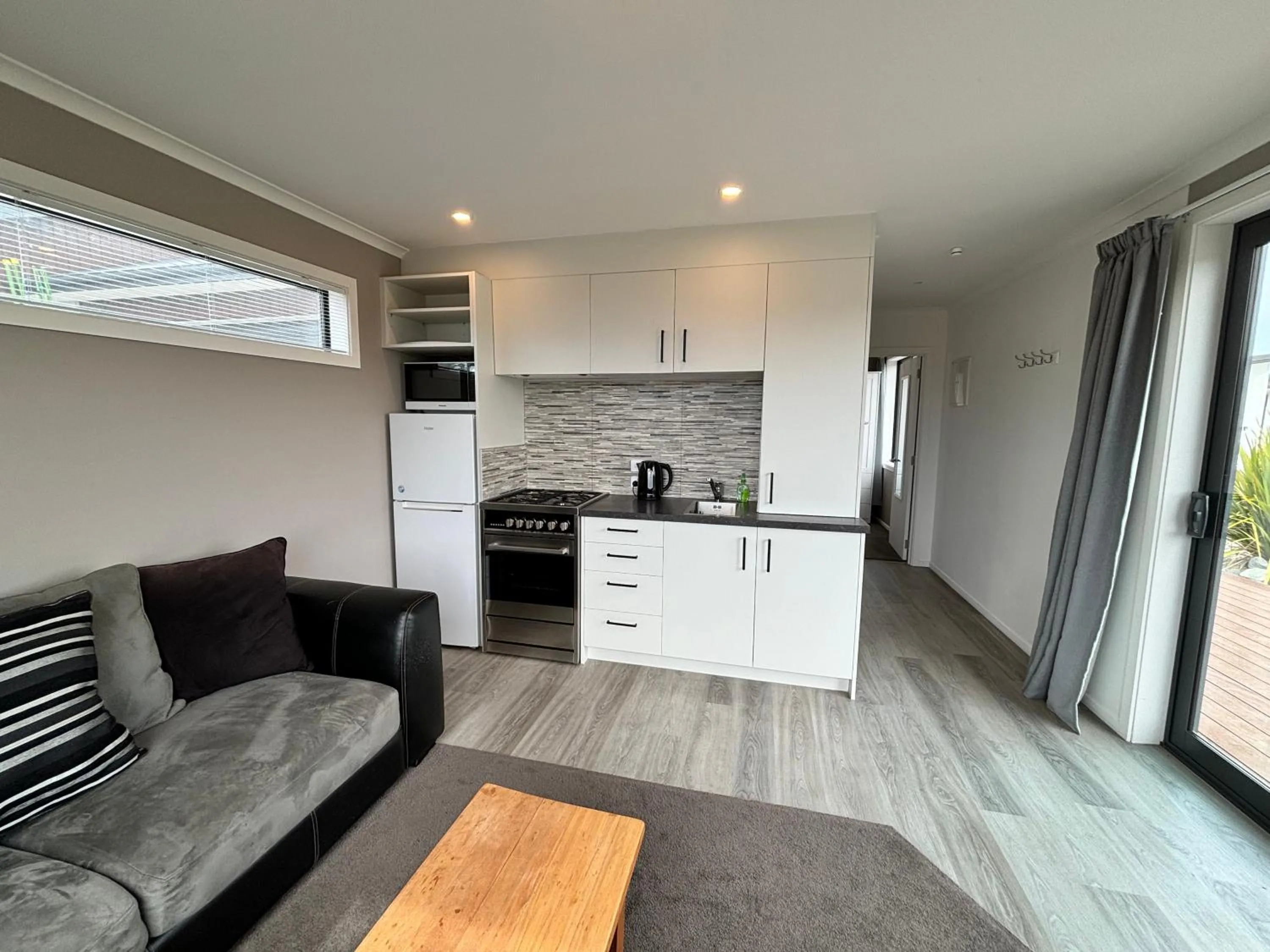 Kitchen or kitchenette in Hank's Hut