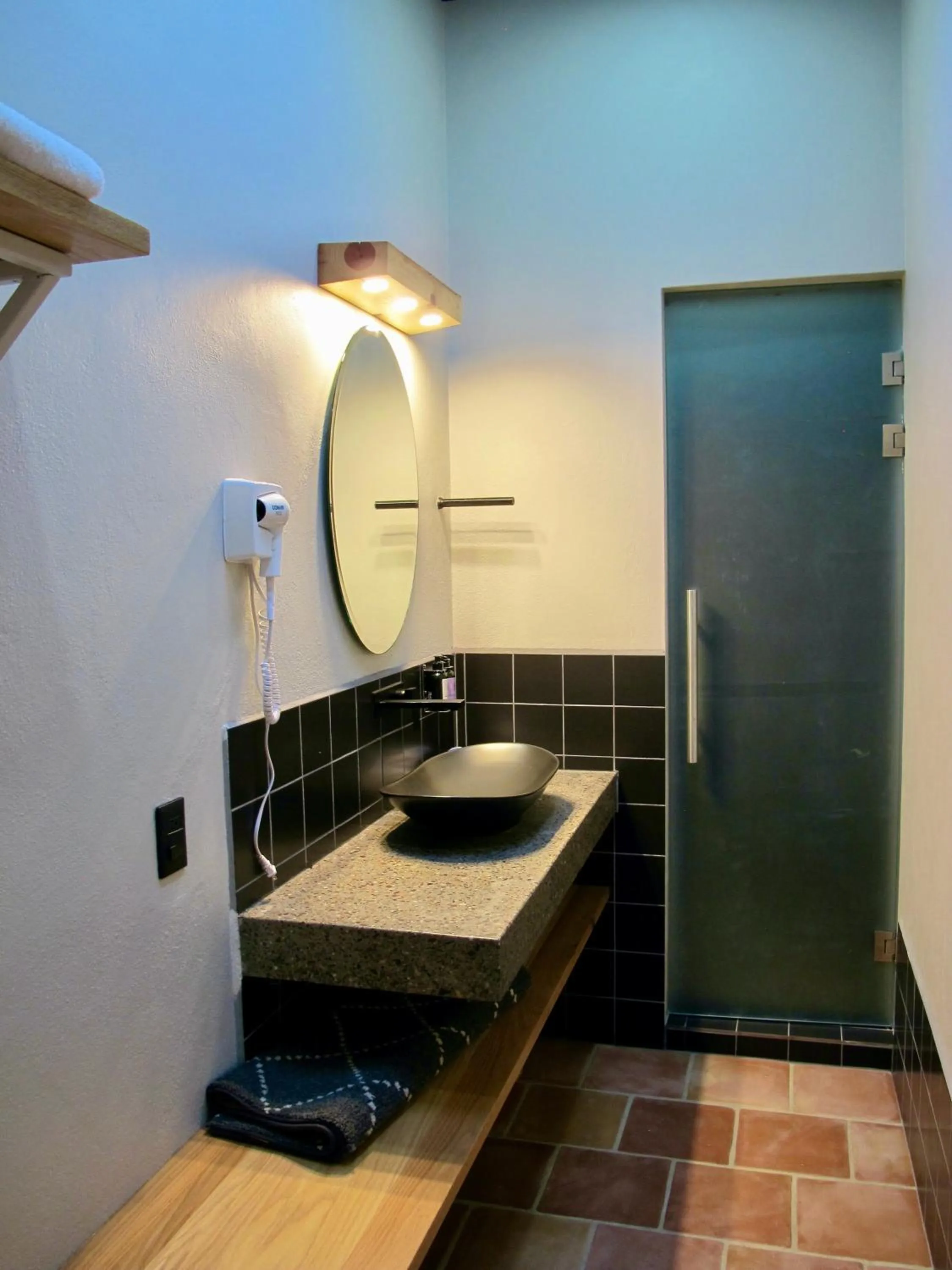 Shower in Hotel La Tarjea