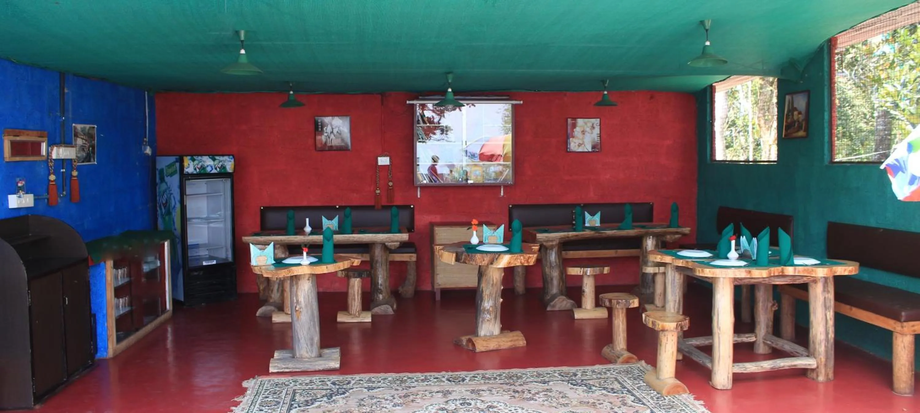 Restaurant/places to eat in Green Ark Resorts