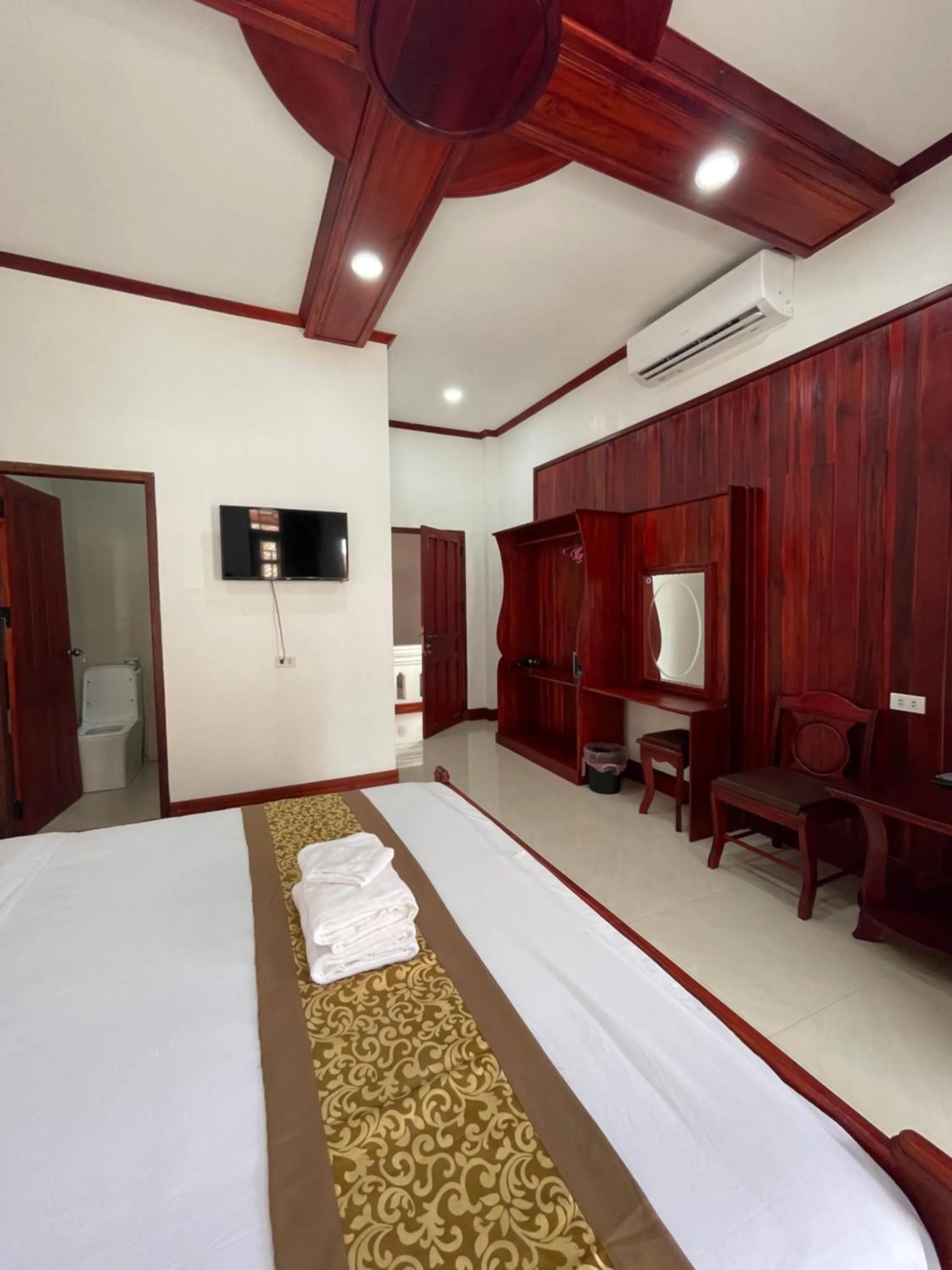 Bedroom, Bed in PhaiLin Hotel